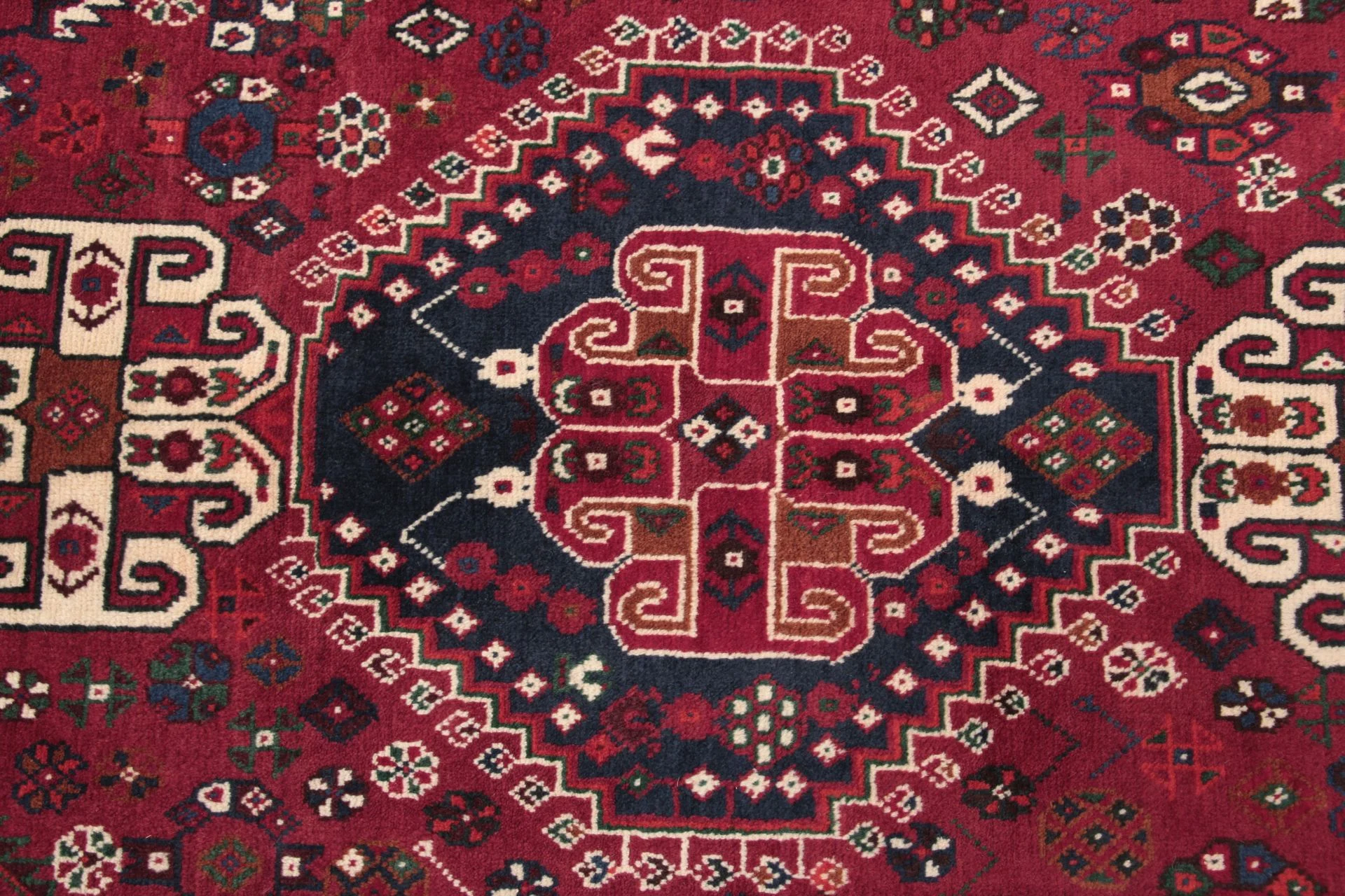 Hand-Knotted Wool Qashqai Persian Rug, 146 × 215 cm