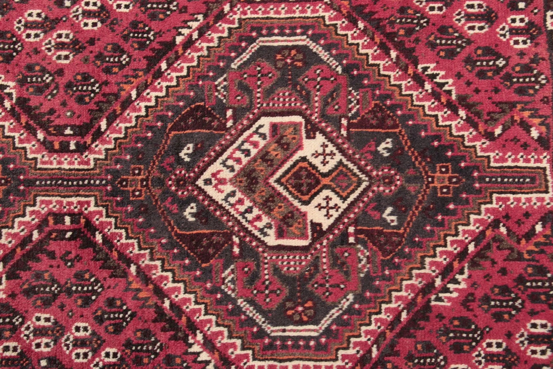 Qashqai Persian Rug 162 × 207 cm, Wool, hand-knotted