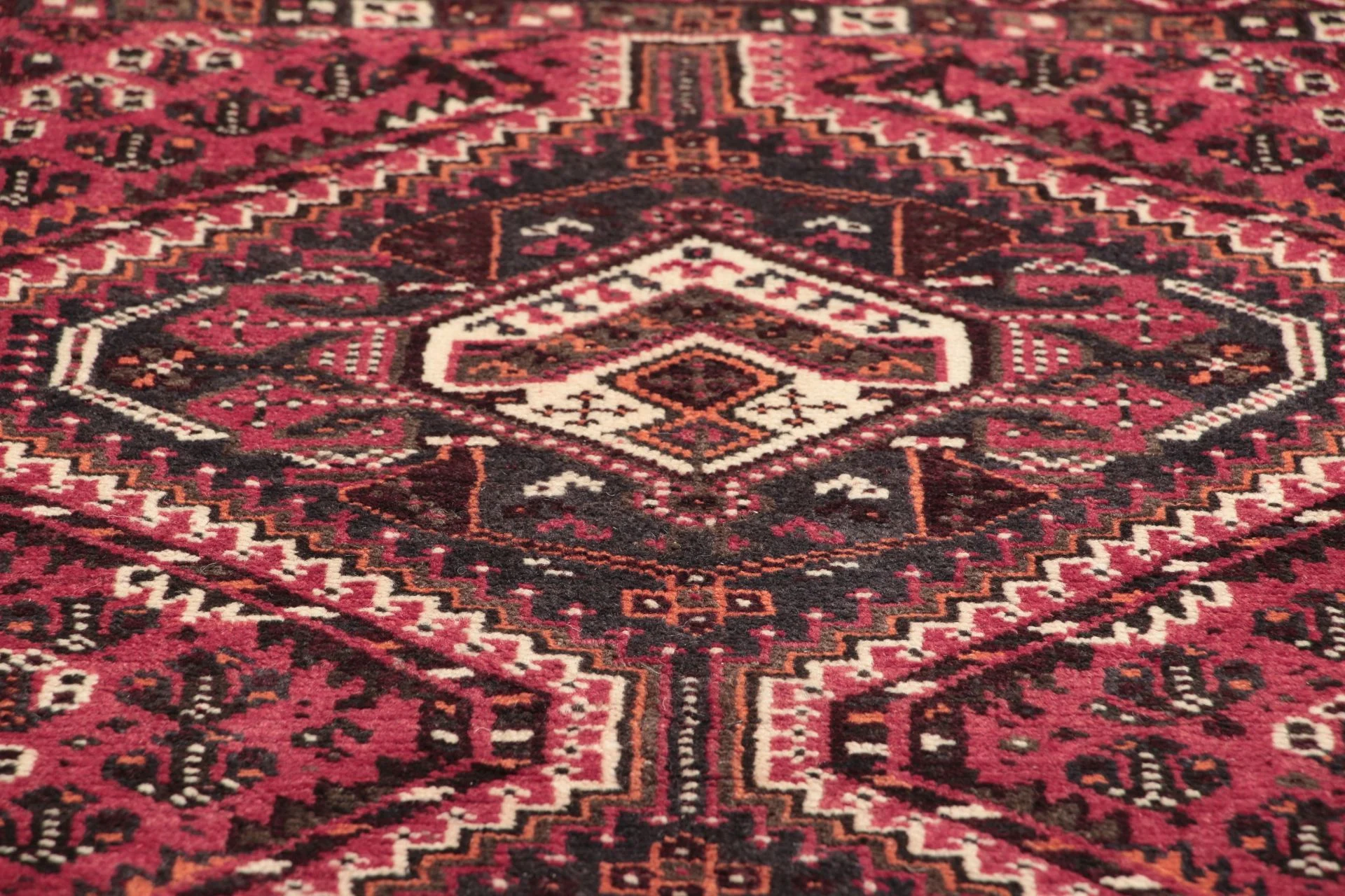 Qashqai Persian Rug 162 × 207 cm, Wool, hand-knotted