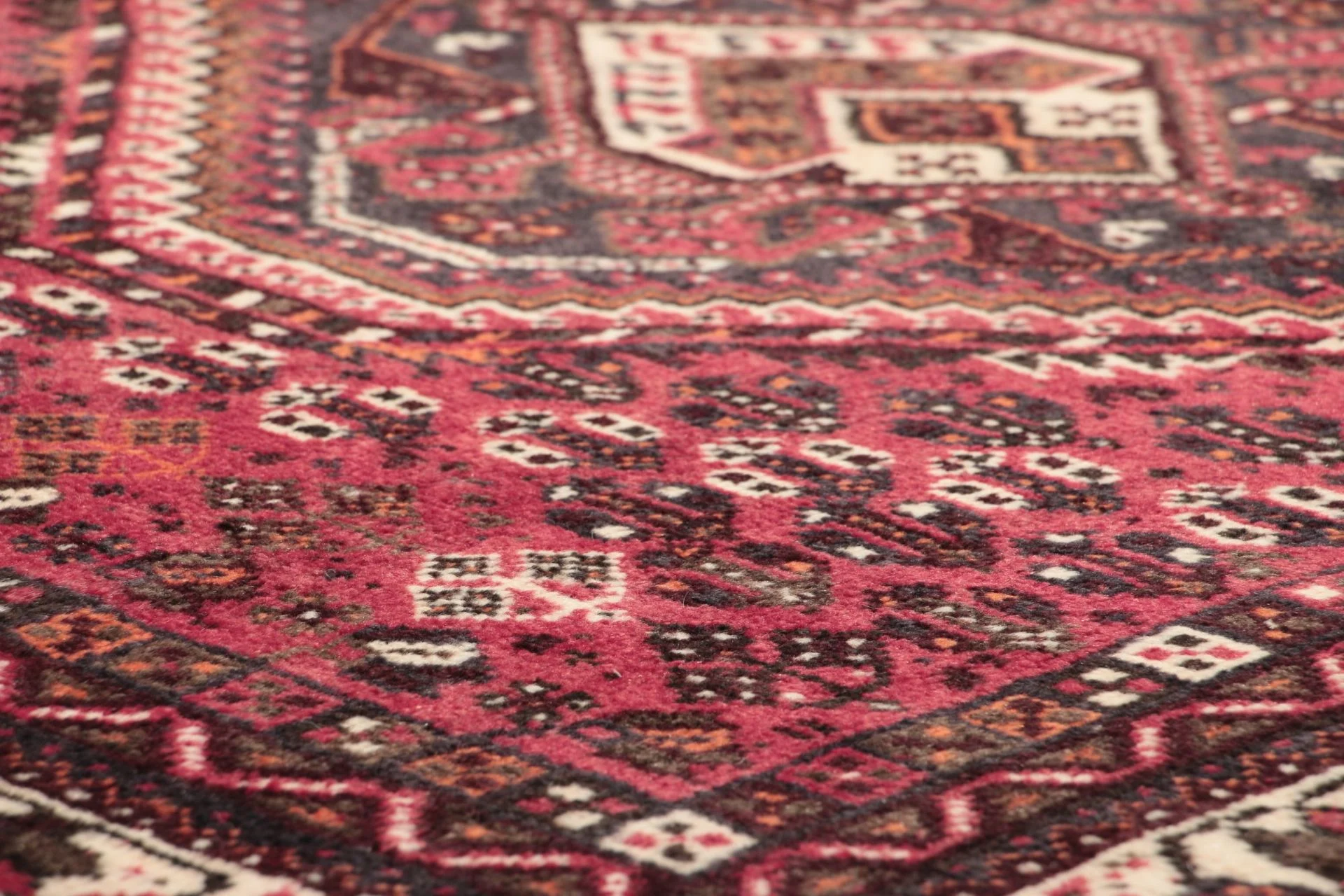 Qashqai Persian Rug 162 × 207 cm, Wool, hand-knotted