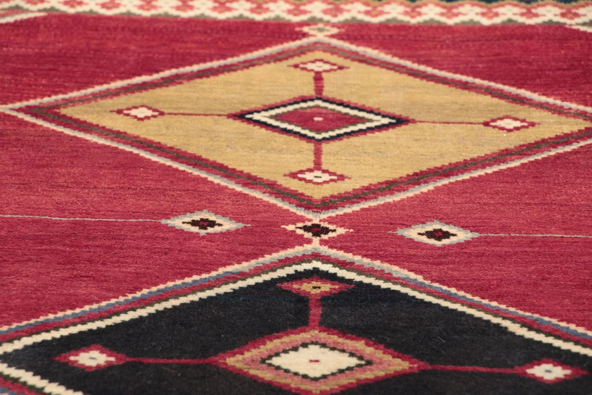 Qashqai Persian Rug — hand-knotted, 138 × 207 cm, Wool