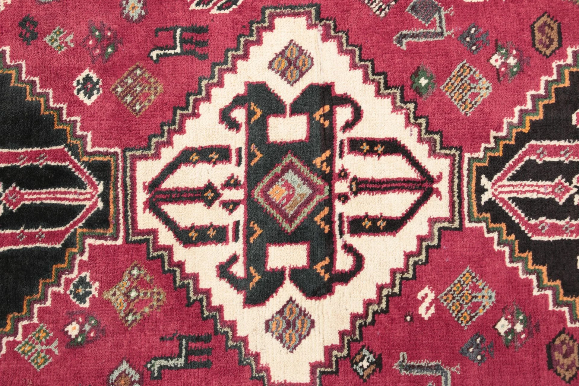 Qashqai Persian Rug 128 × 165 cm, Wool, hand-knotted