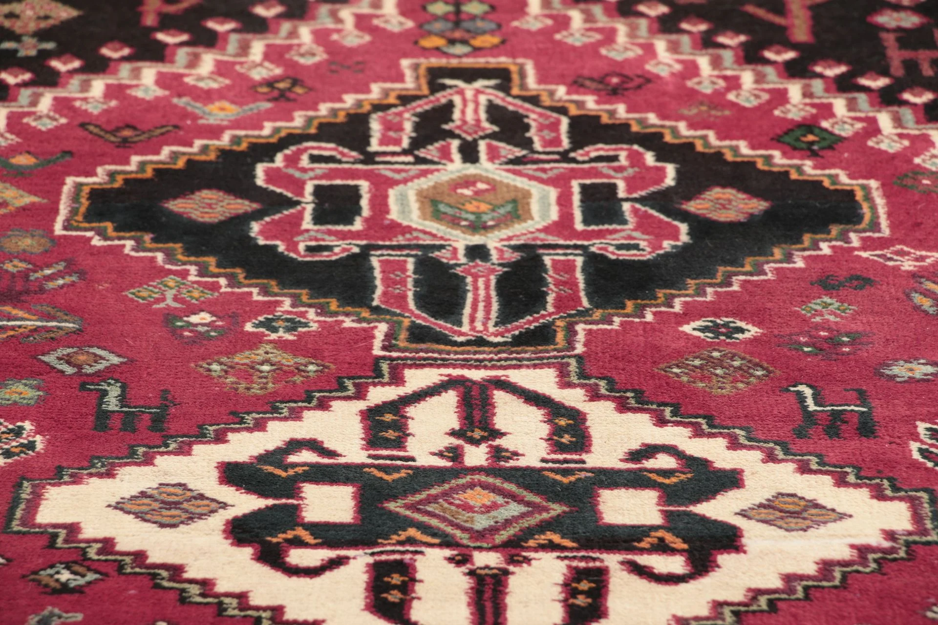 Qashqai Persian Rug 128 × 165 cm, Wool, hand-knotted