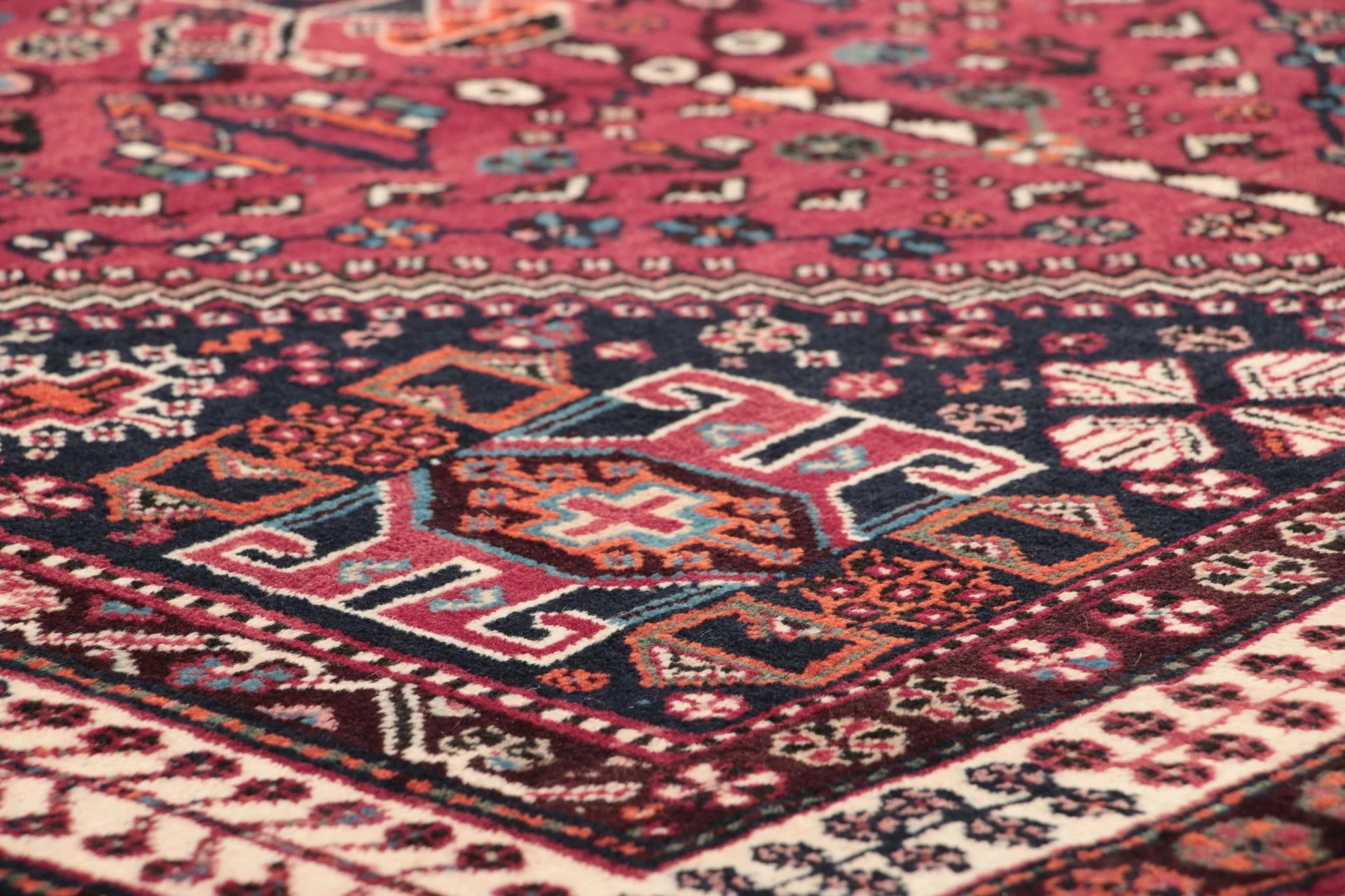 Qashqai Persian Rug 154 × 215 cm, Wool, hand-knotted