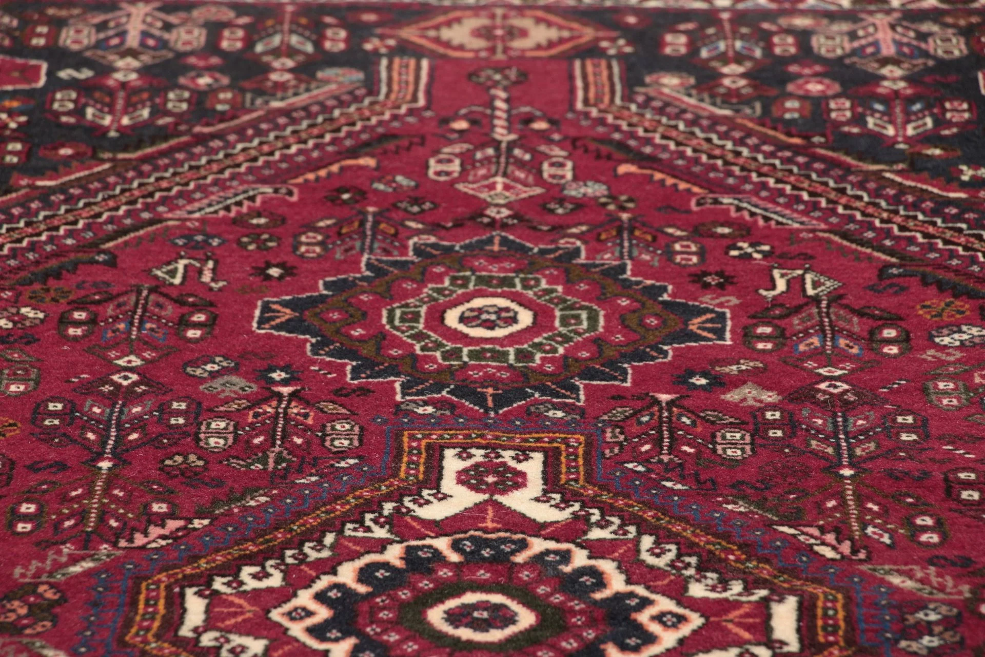 Qashqai Persian Rug 145 × 223 cm, Wool, hand-knotted