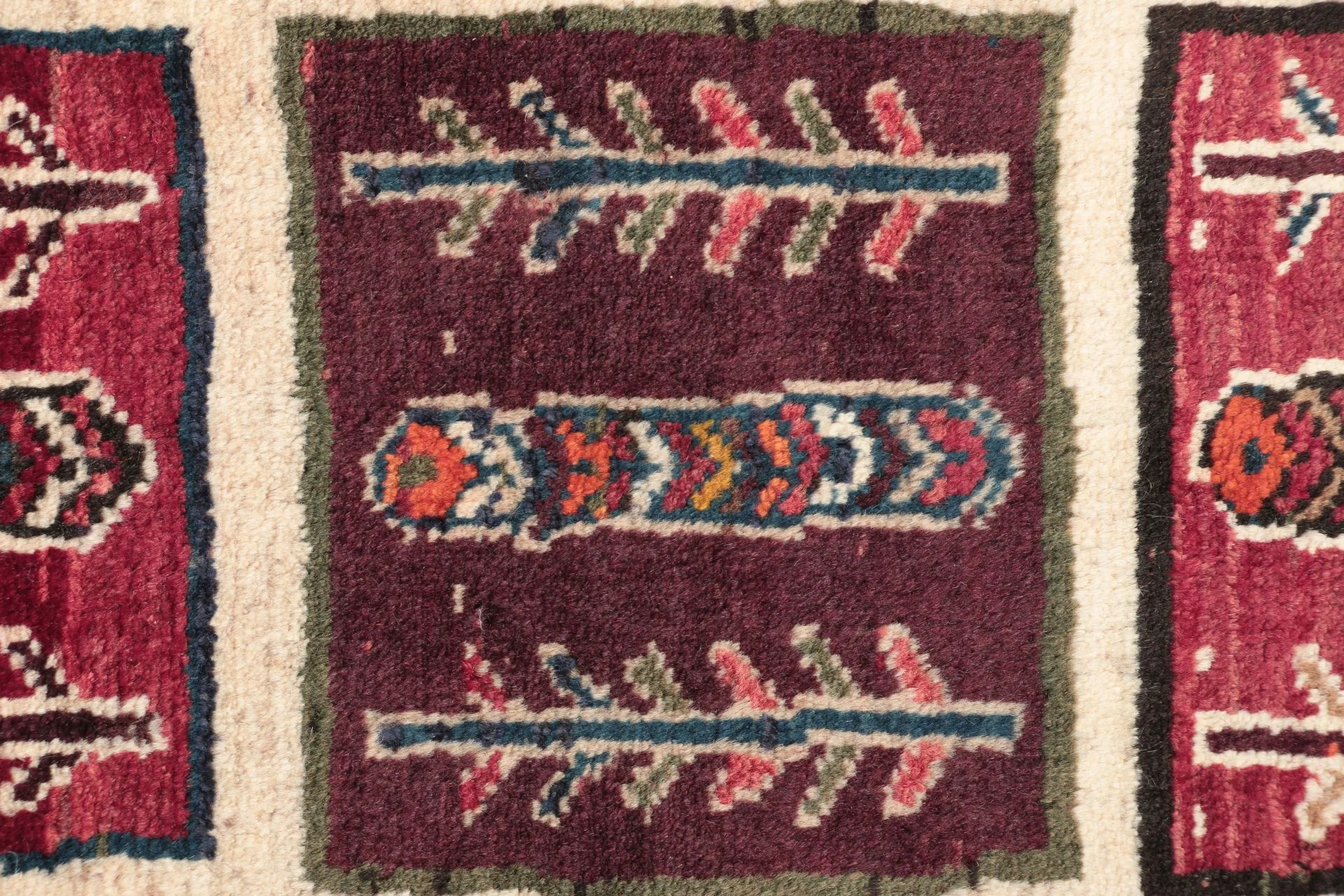 Hand-Knotted Wool Qashqai Persian Rug, 110 × 185 cm