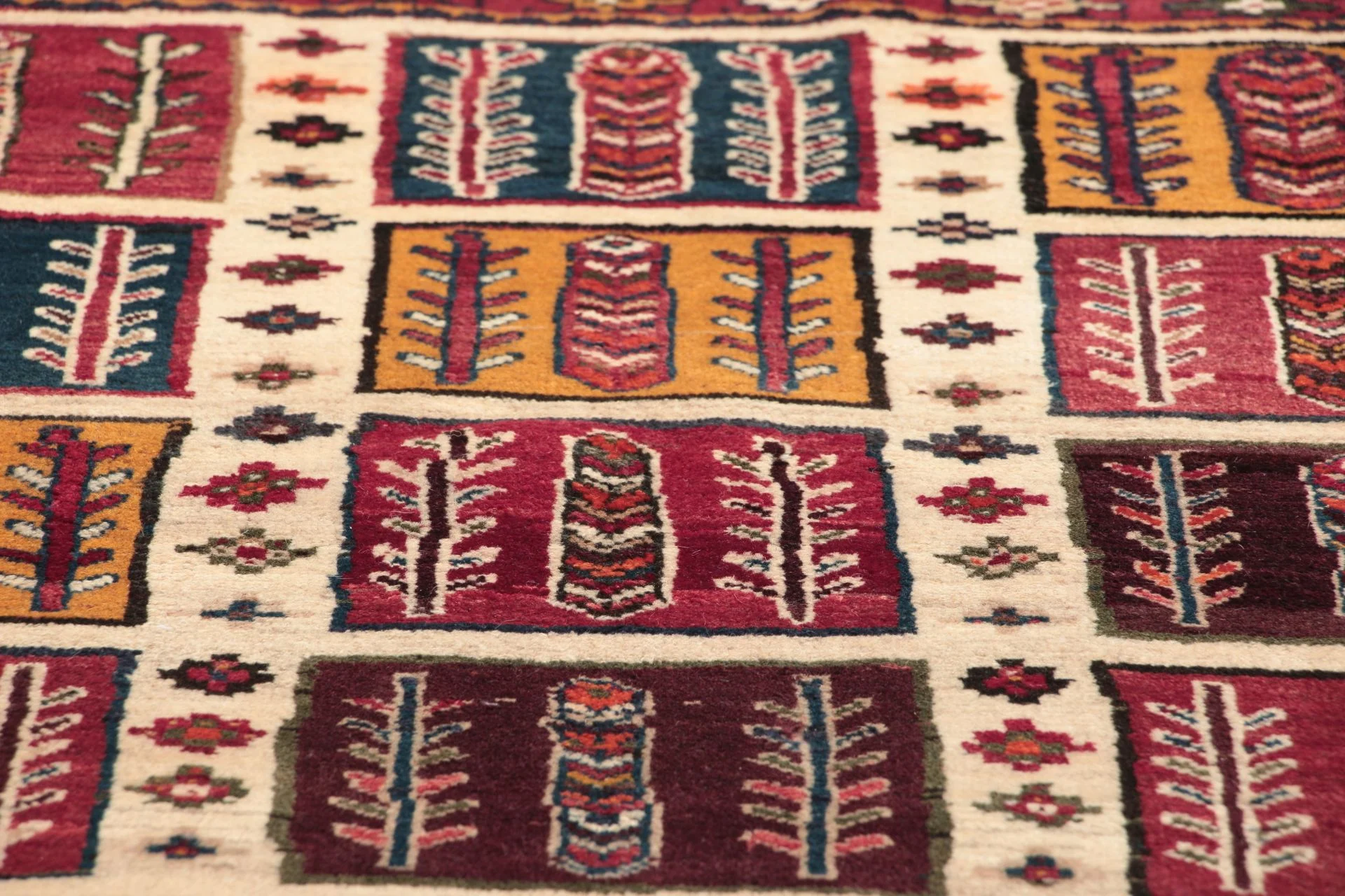 Hand-Knotted Wool Qashqai Persian Rug, 110 × 185 cm