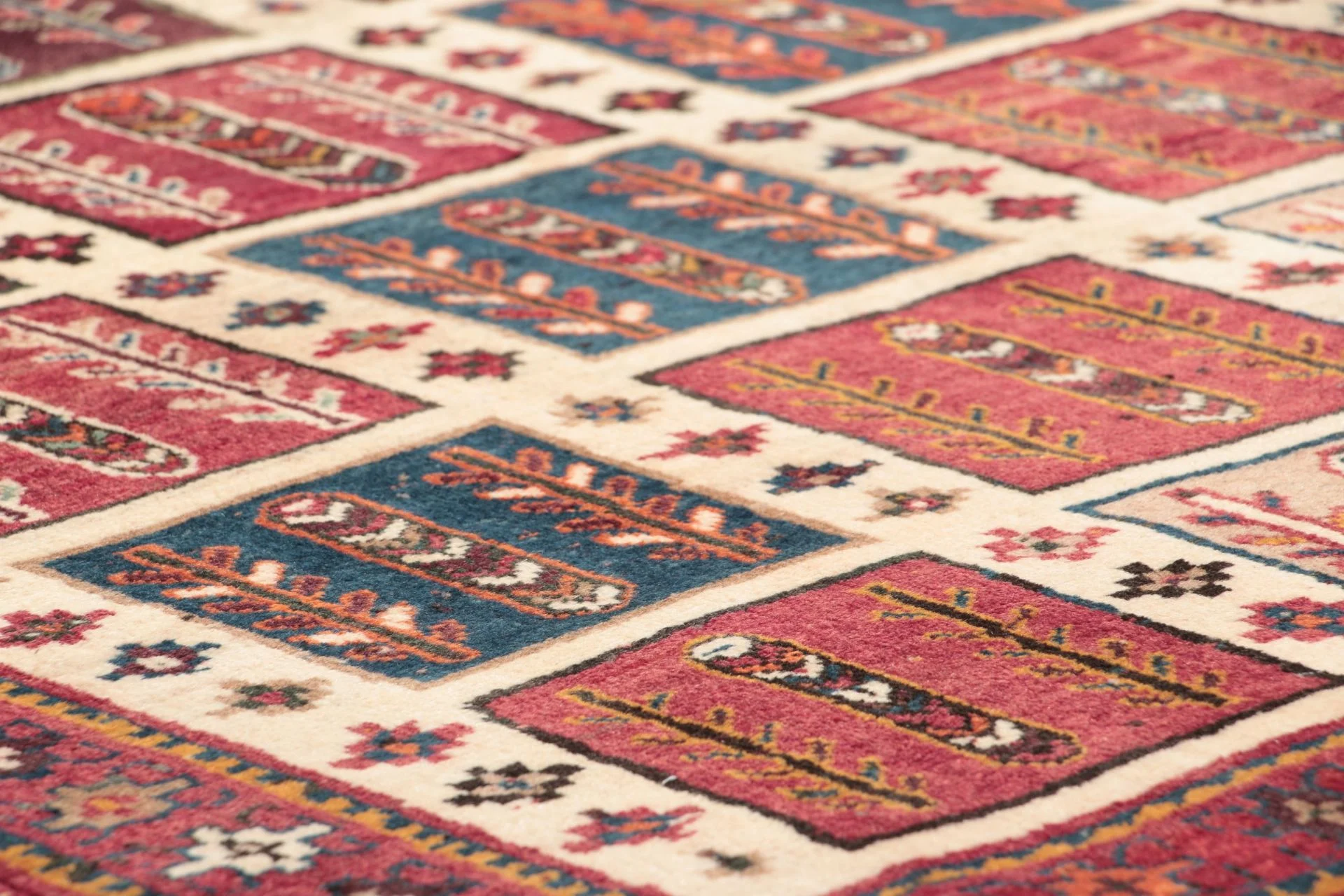 Hand-Knotted Wool Qashqai Persian Rug, 110 × 185 cm