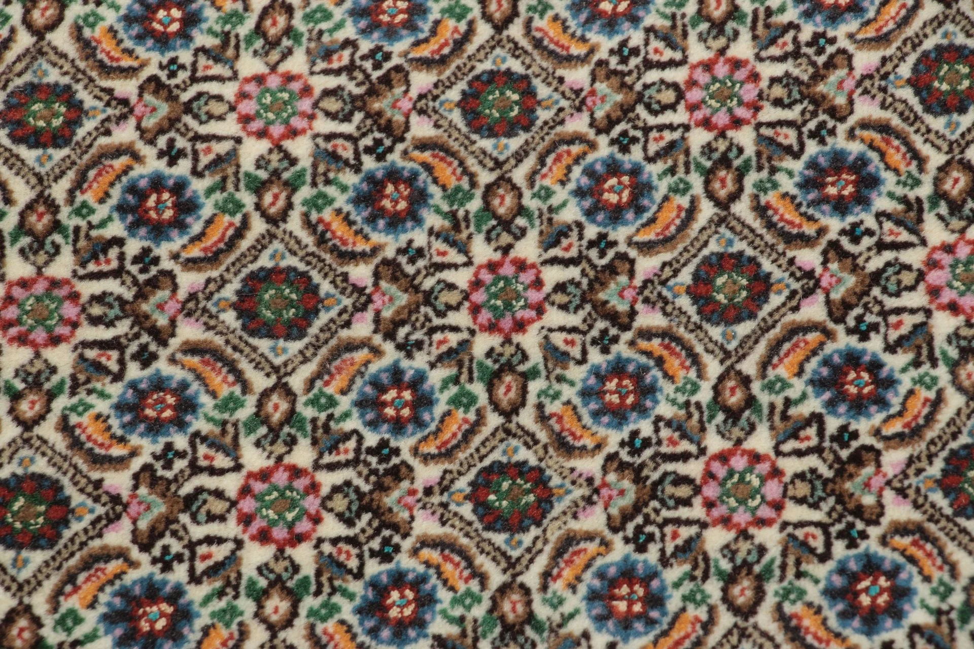 Hand-Knotted Wool Moud Persian Rug, 150 × 200 cm