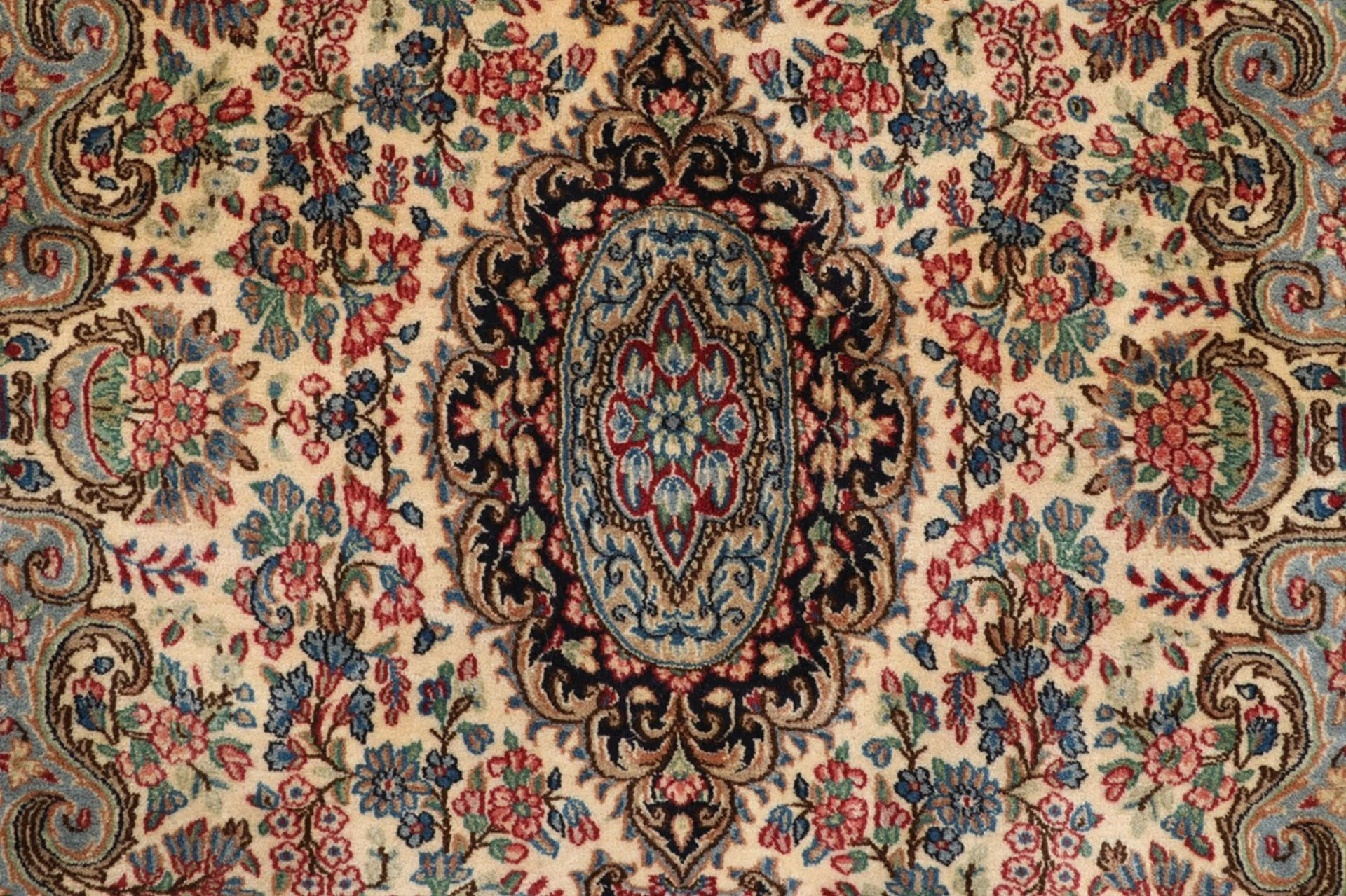 Kerman Persian Rug — hand-knotted, 150 × 243 cm, Wool