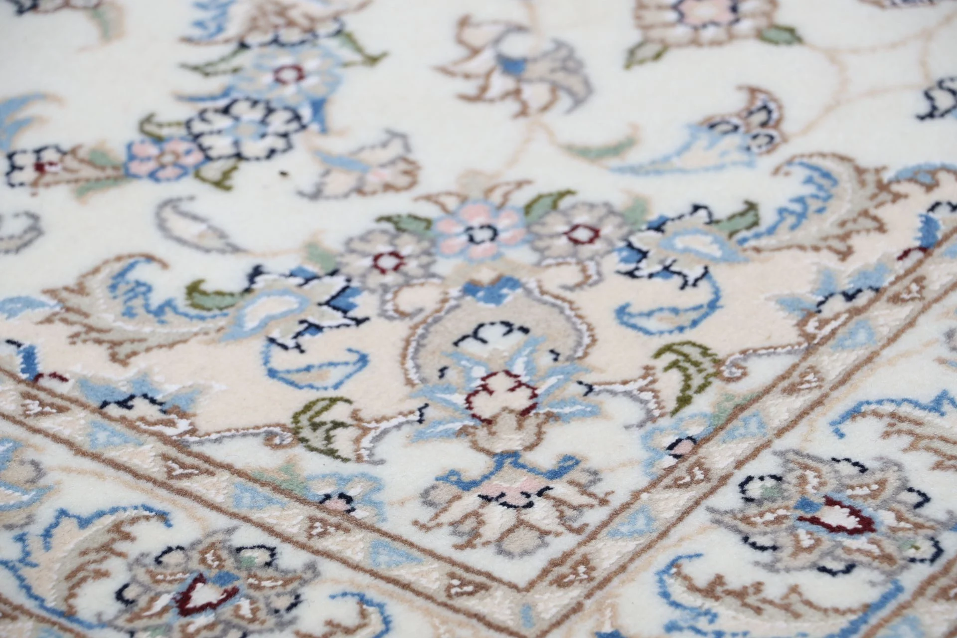 Nain Persian Rug — hand-knotted, 85 × 300 cm, Wool