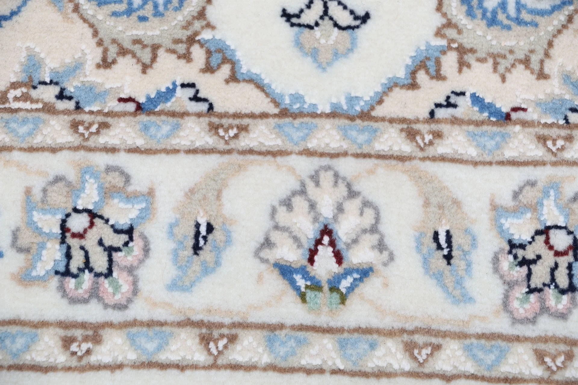 Nain Persian Rug — hand-knotted, 85 × 300 cm, Wool