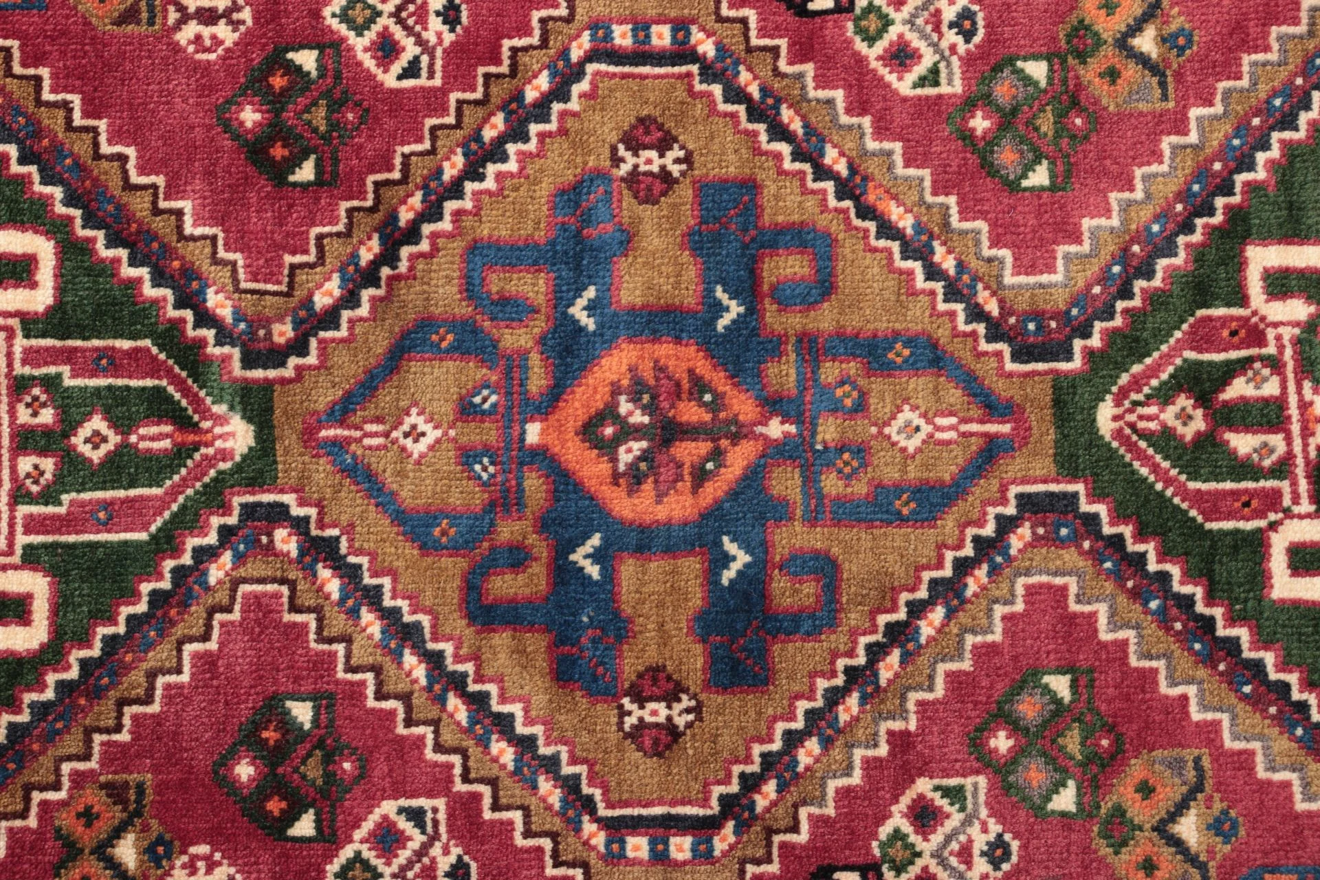 Qashqai Persian Rug — hand-knotted, 120 × 170 cm, Wool