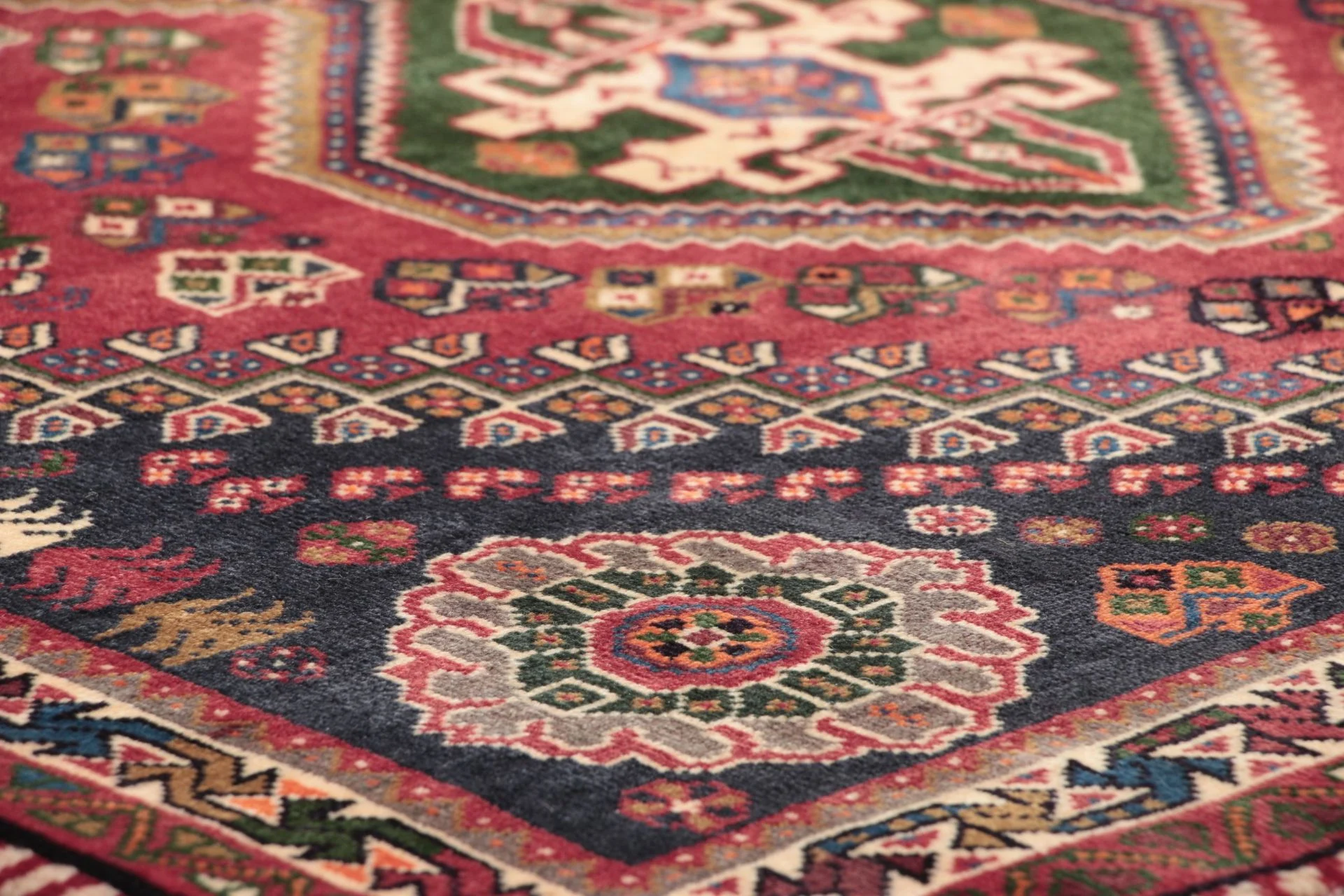 Qashqai Persian Rug — hand-knotted, 120 × 170 cm, Wool