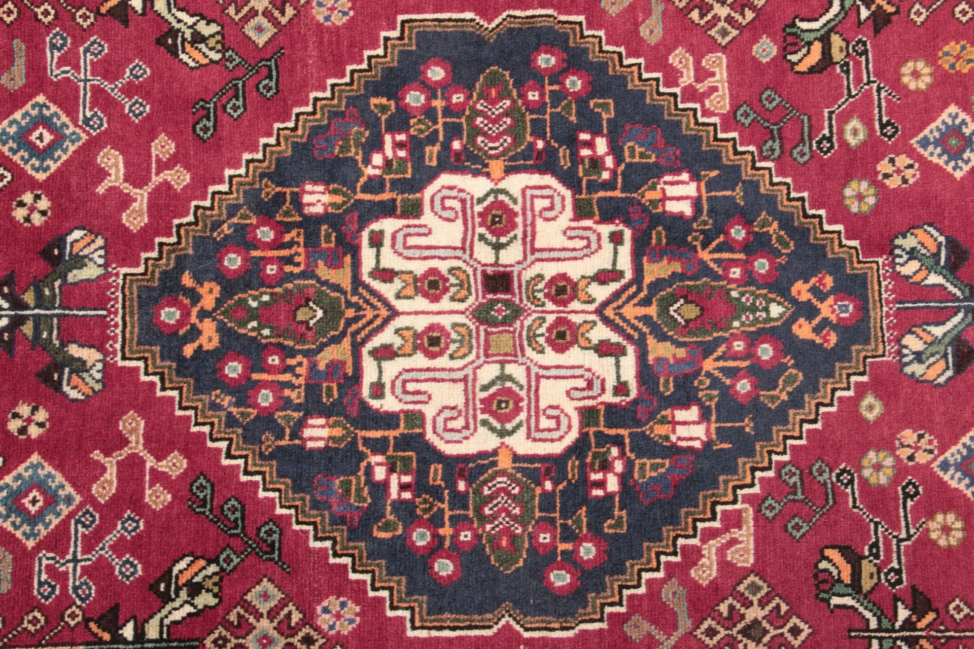 Hand-Knotted Wool Qashqai Persian Rug, 137 × 195 cm