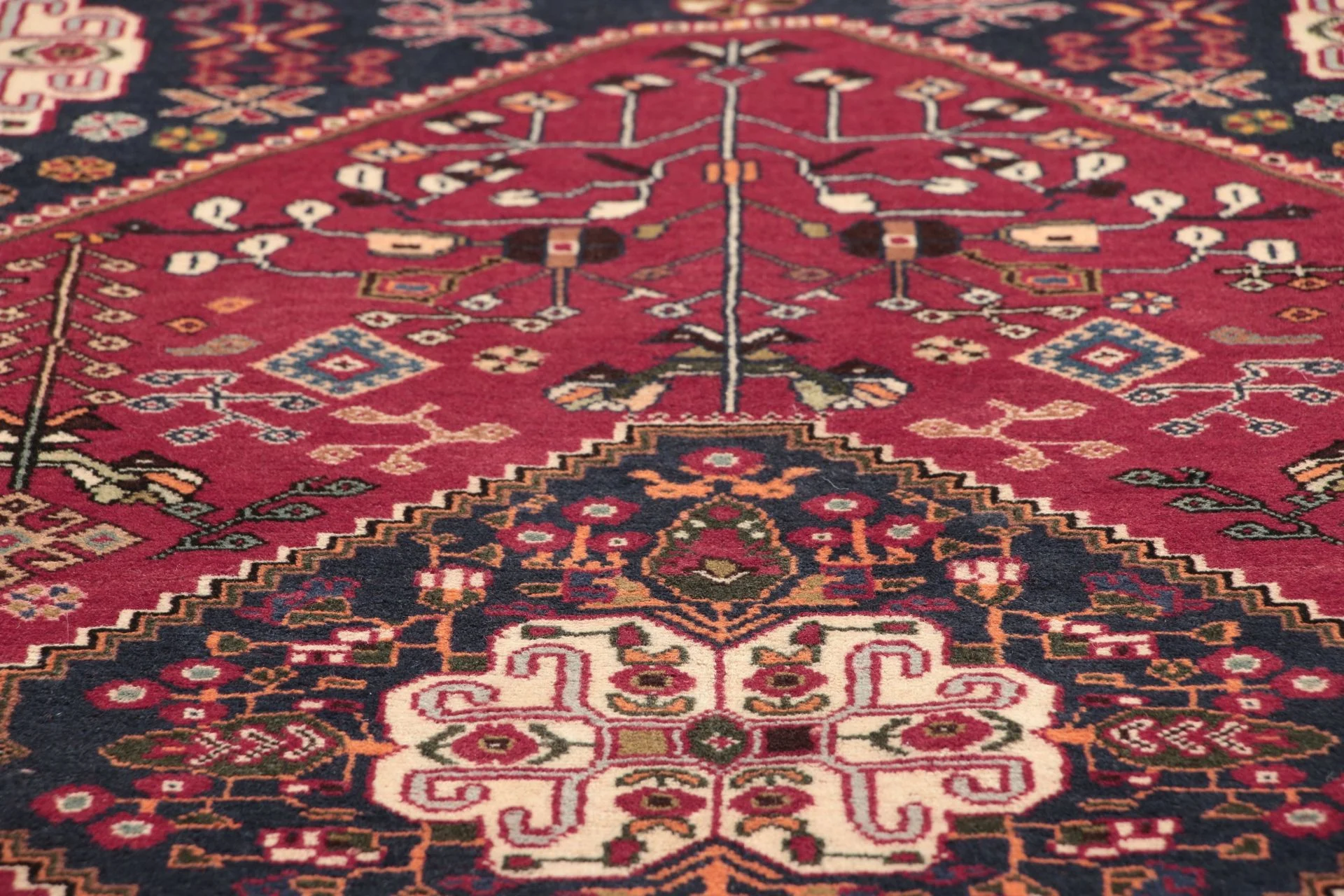 Hand-Knotted Wool Qashqai Persian Rug, 137 × 195 cm