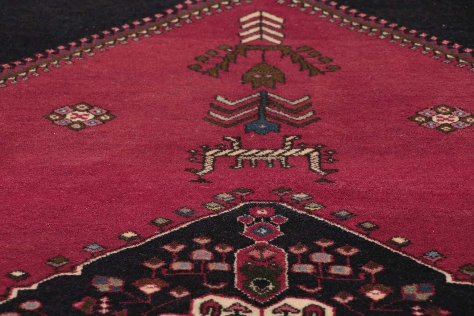Persian Rug — hand-knotted, 142 × 200 cm, Wool – view 3