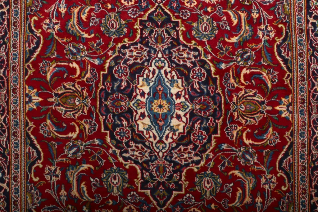 Hand-Knotted Wool Kashan Persian Rug, 136 × 206 cm – view 2