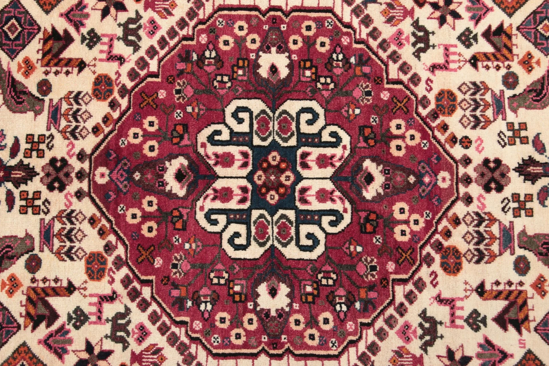 Hand-Knotted Wool Qashqai Persian Rug, 142 × 205 cm