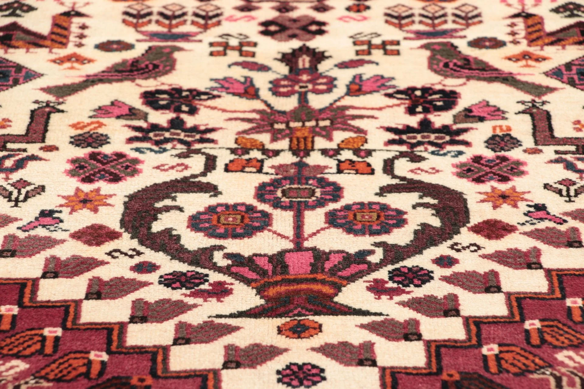 Hand-Knotted Wool Qashqai Persian Rug, 142 × 205 cm