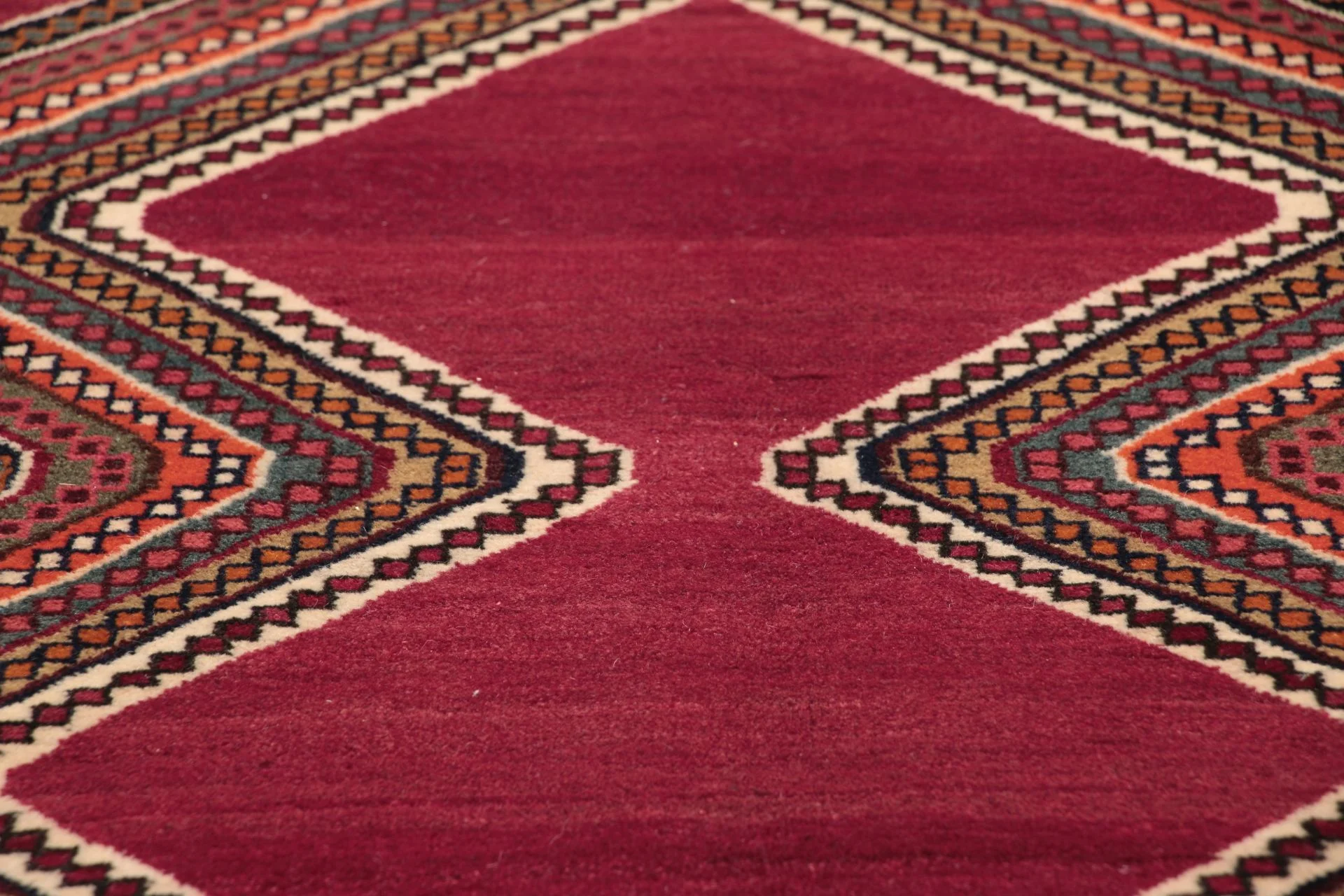 Hand-Knotted Wool Qashqai Persian Rug, 123 × 194 cm