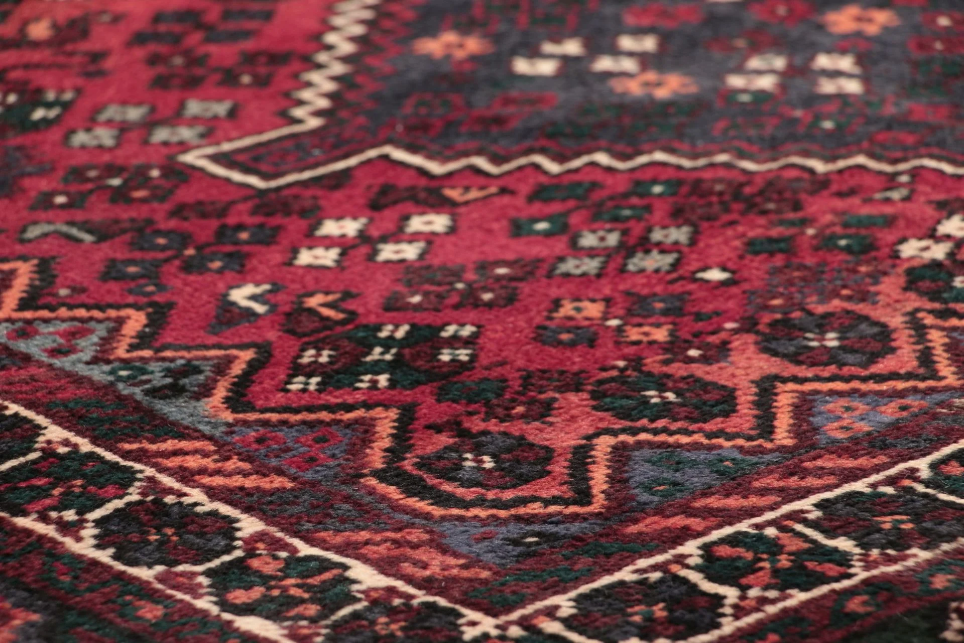 Hand-Knotted Wool Qashqai Persian Rug, 117 × 175 cm