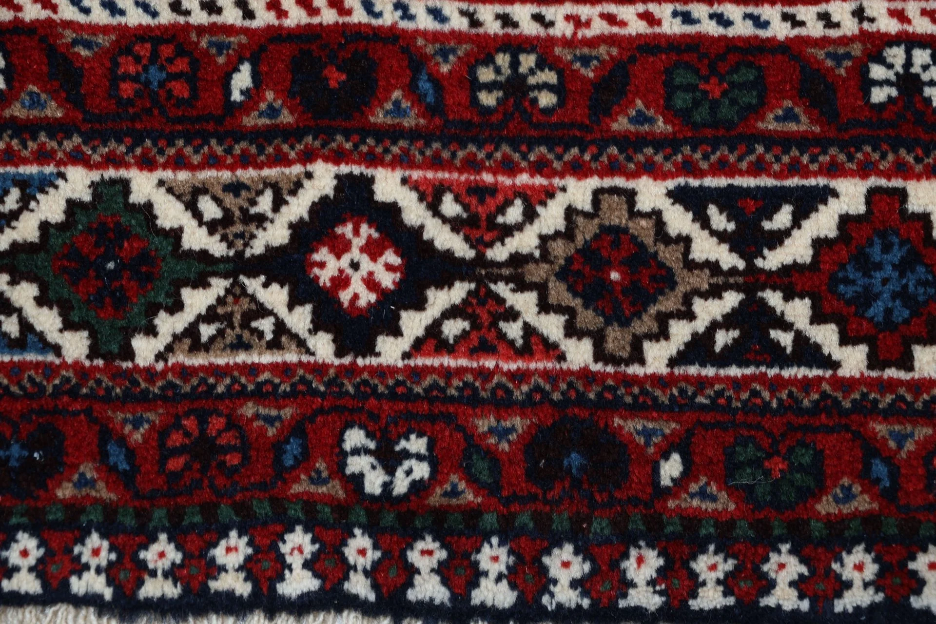 perserteppich-yalameh-153-x-235-cm-schurwolle-handgeknupft-fein-7 Hand-Knotted Wool Persian Rug, 153 × 235 cm