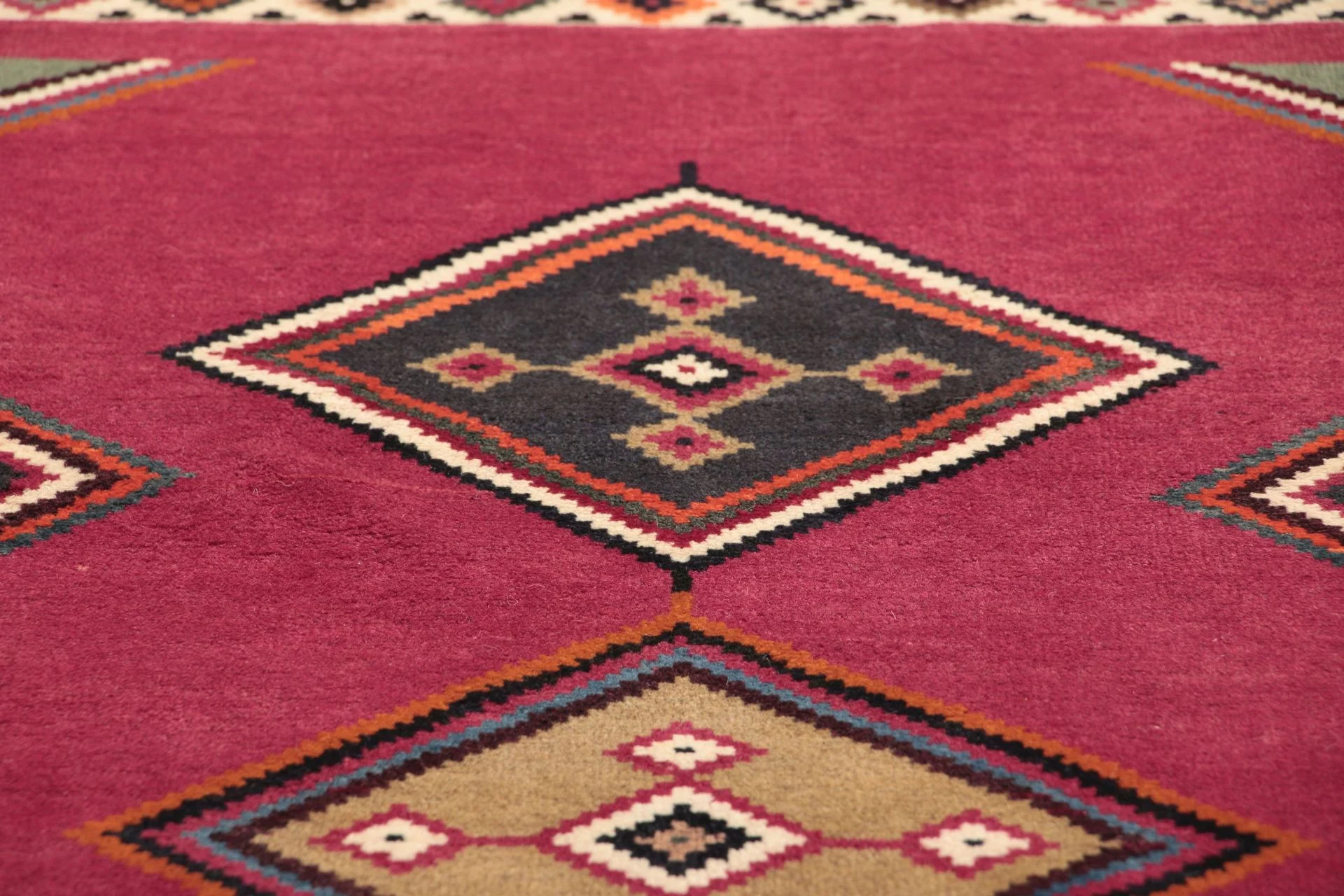 Qashqai Persian Rug — hand-knotted, 122 × 190 cm, Wool