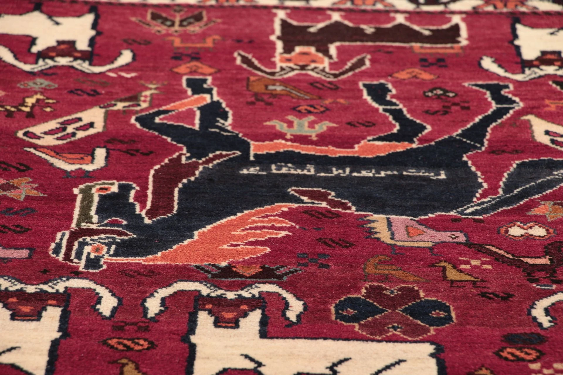 Hand-Knotted Wool Qashqai Persian Rug, 122 × 203 cm
