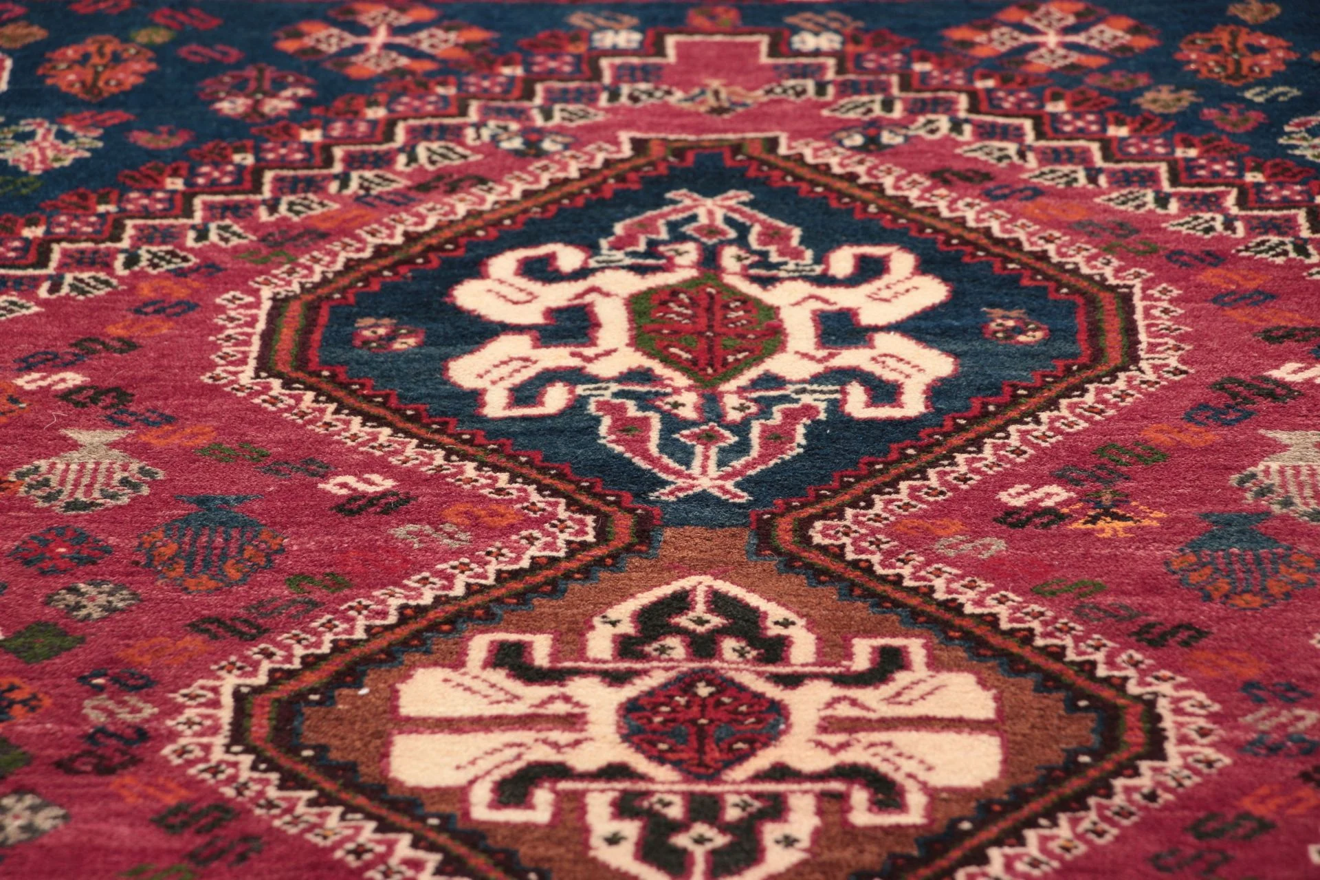 Qashqai Persian Rug 125 × 186 cm, Wool, hand-knotted