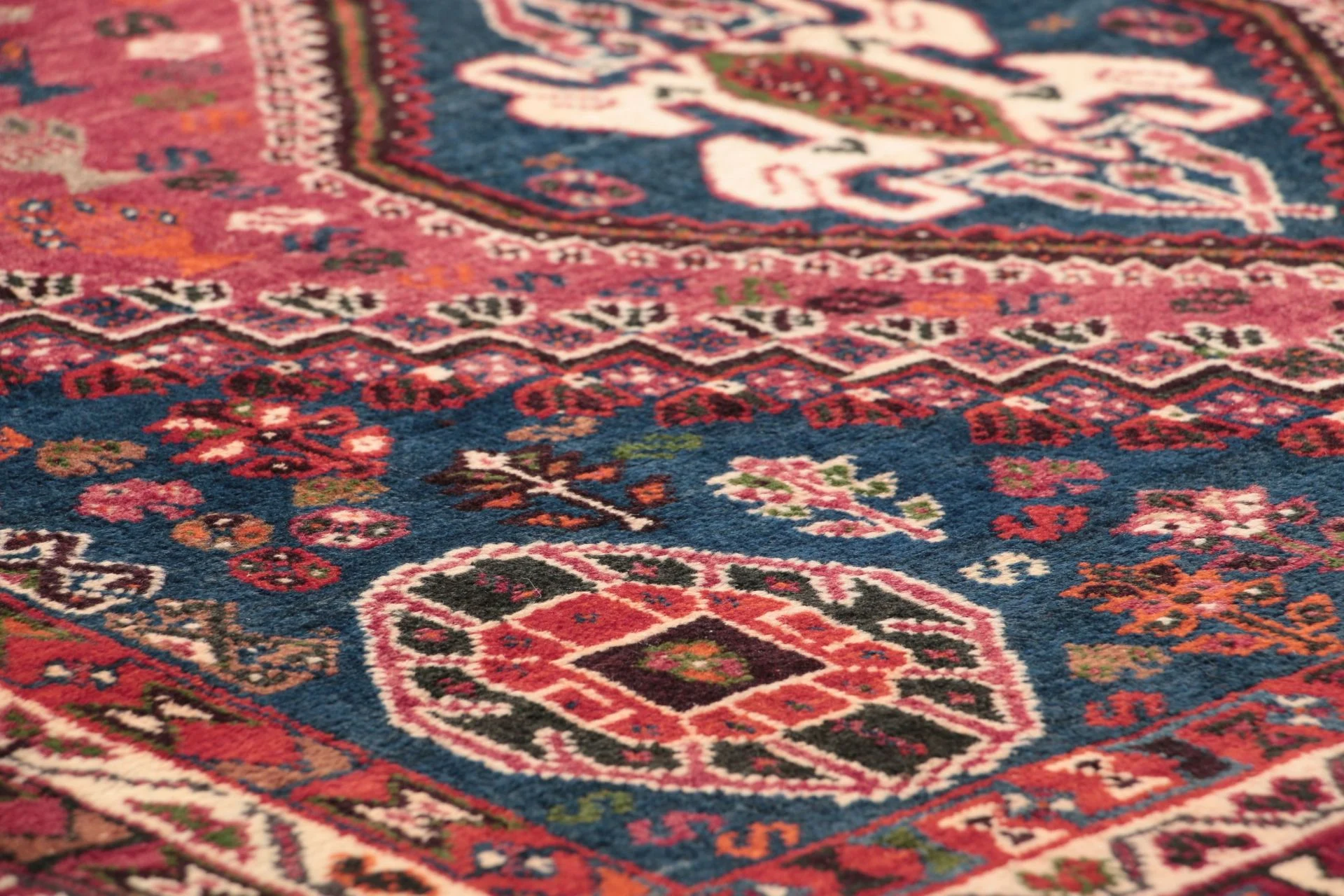 Qashqai Persian Rug 125 × 186 cm, Wool, hand-knotted