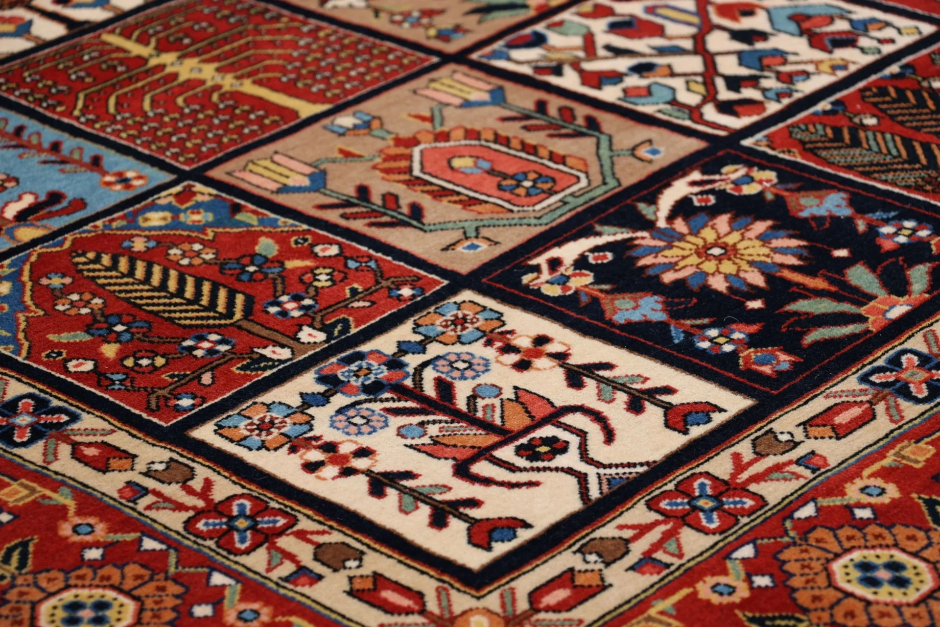 Bakhtiari Persian Rug — hand-knotted, 153 × 248 cm, Wool