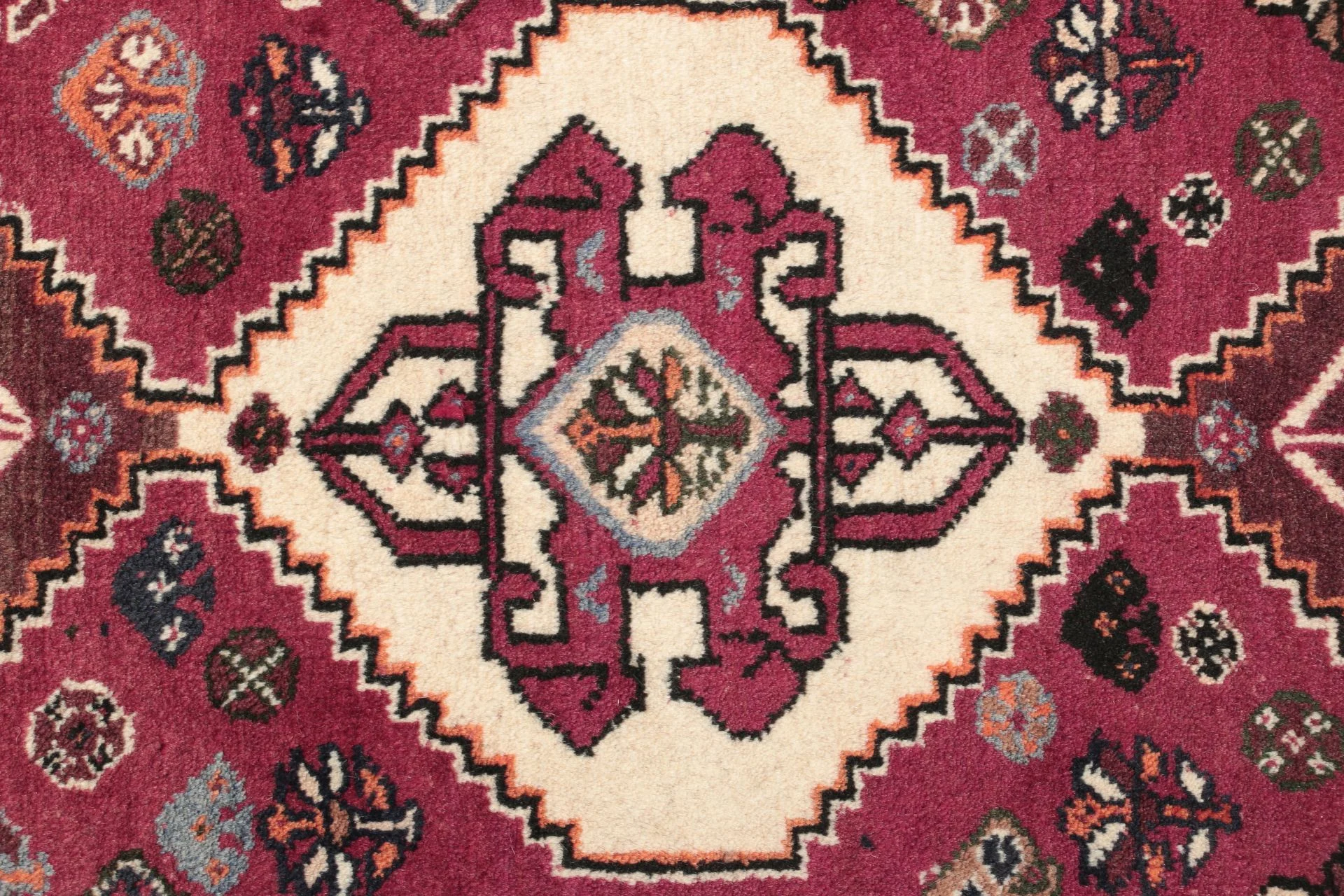 Qashqai Persian Rug 120 × 168 cm, Wool, hand-knotted