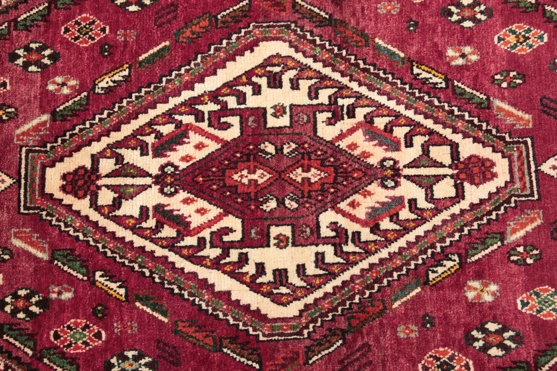 Hand-Knotted Wool Qashqai Persian Rug, 137 × 193 cm