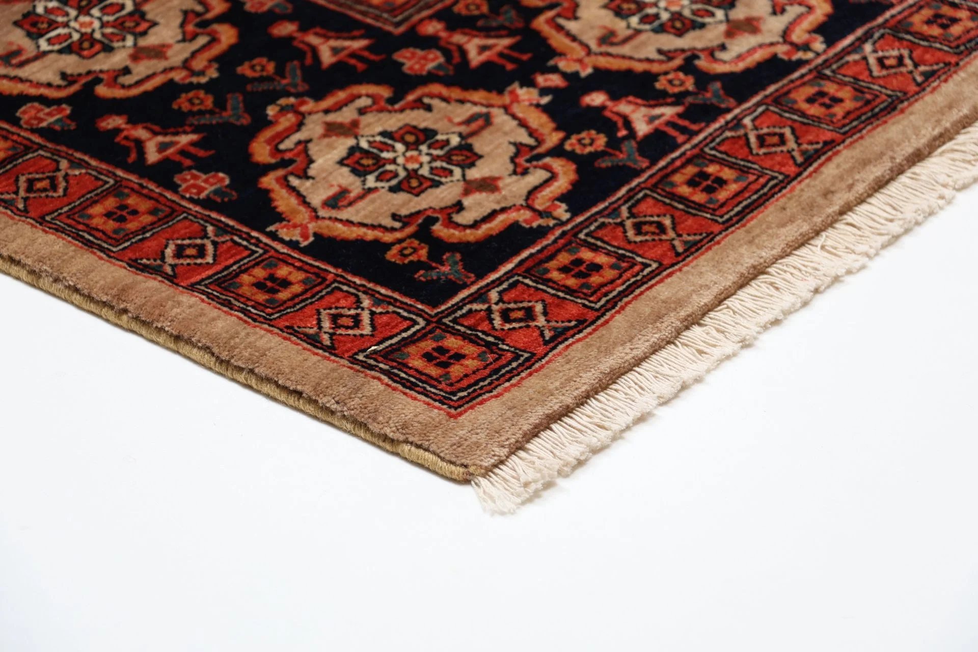 Hand-Knotted Wool Qashqai Persian Rug, 155 × 216 cm