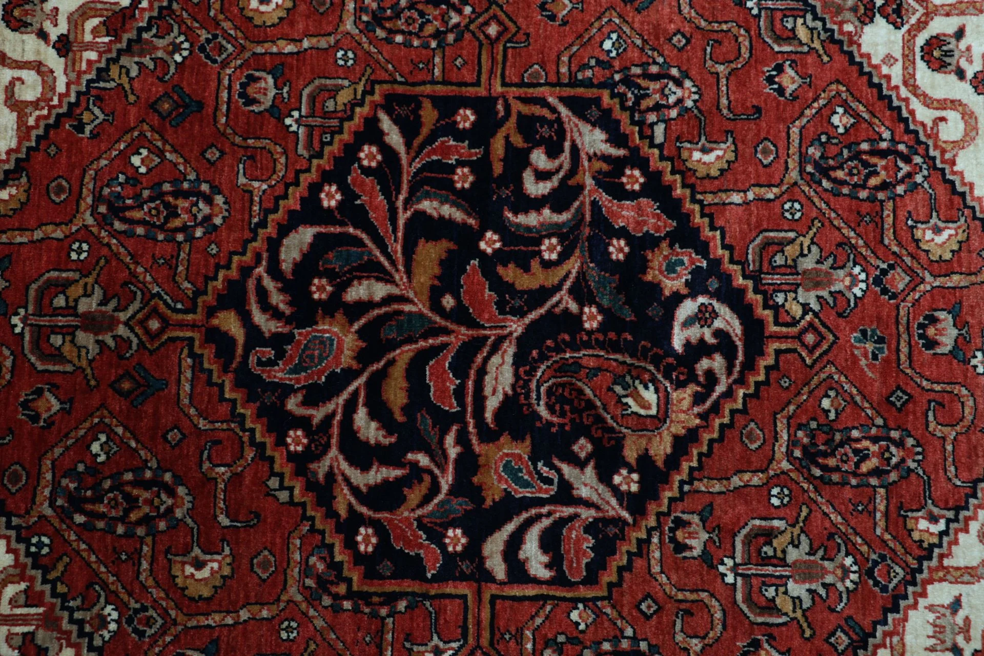 Hand-Knotted Wool Qashqai Persian Rug, 155 × 216 cm