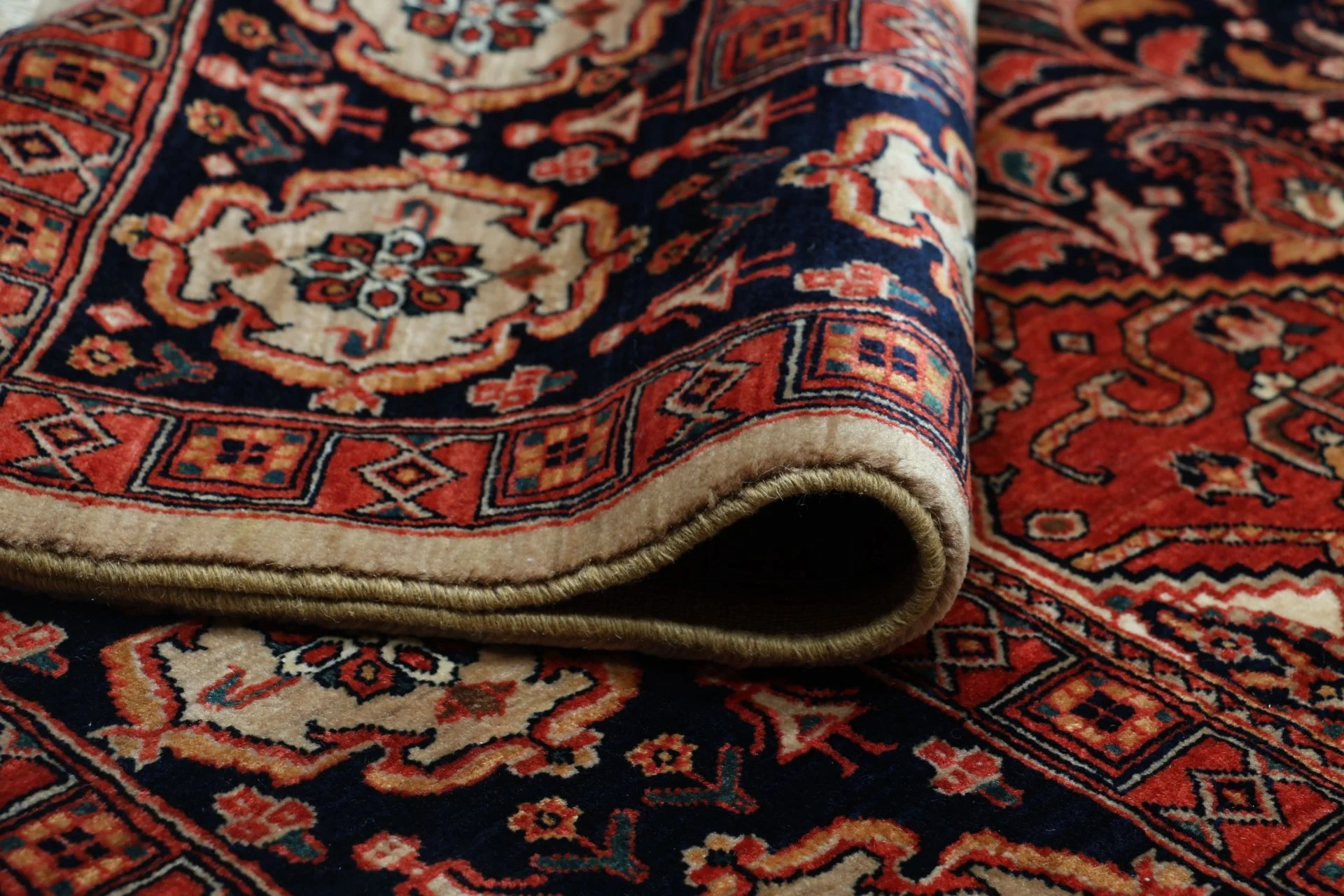Hand-Knotted Wool Qashqai Persian Rug, 155 × 216 cm