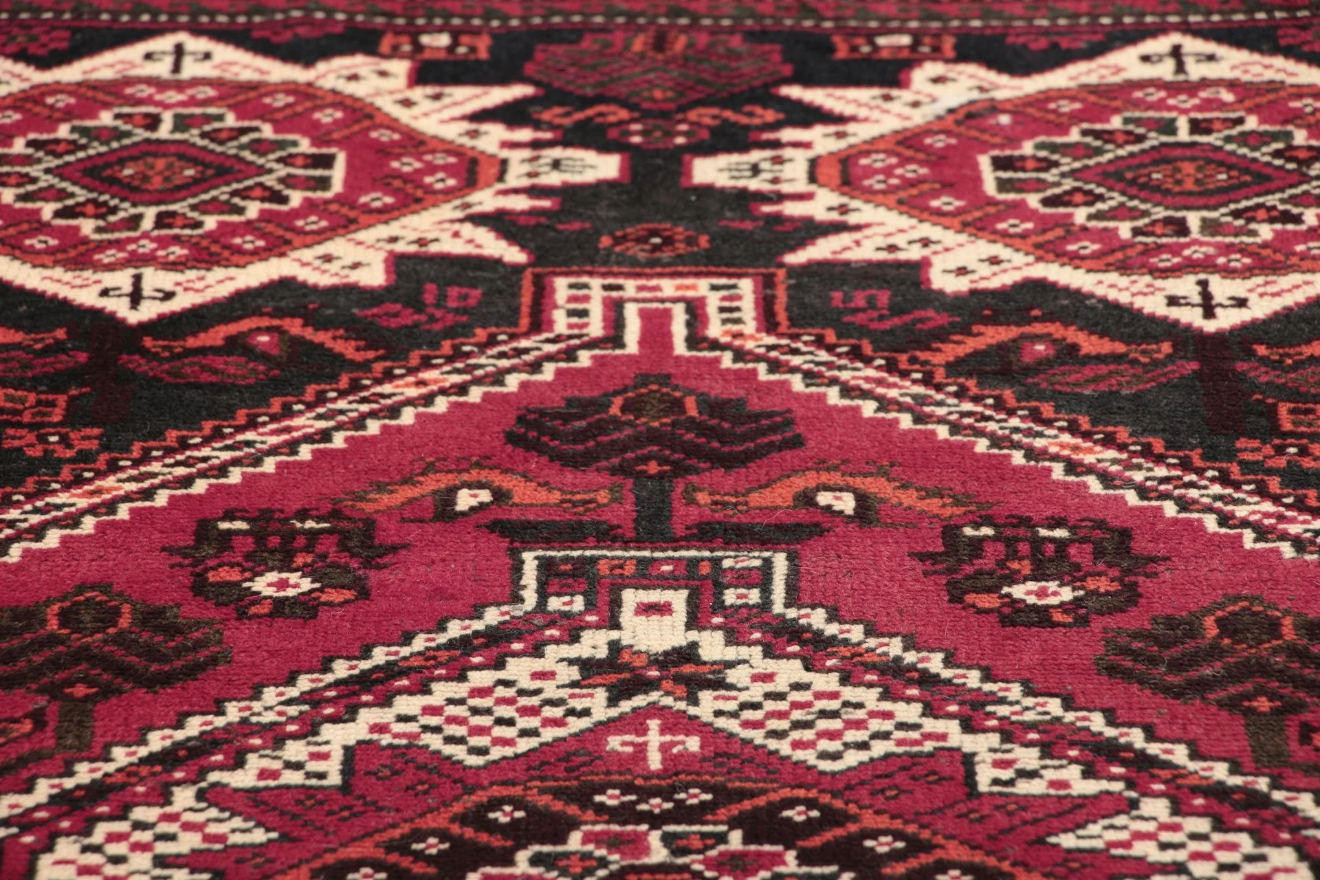 Hand-Knotted Wool Qashqai Persian Rug, 116 × 180 cm