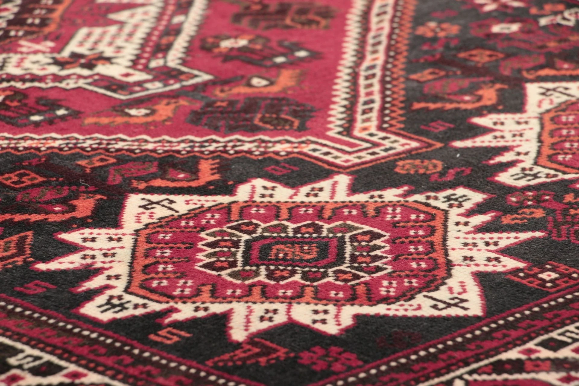 Hand-Knotted Wool Qashqai Persian Rug, 116 × 180 cm