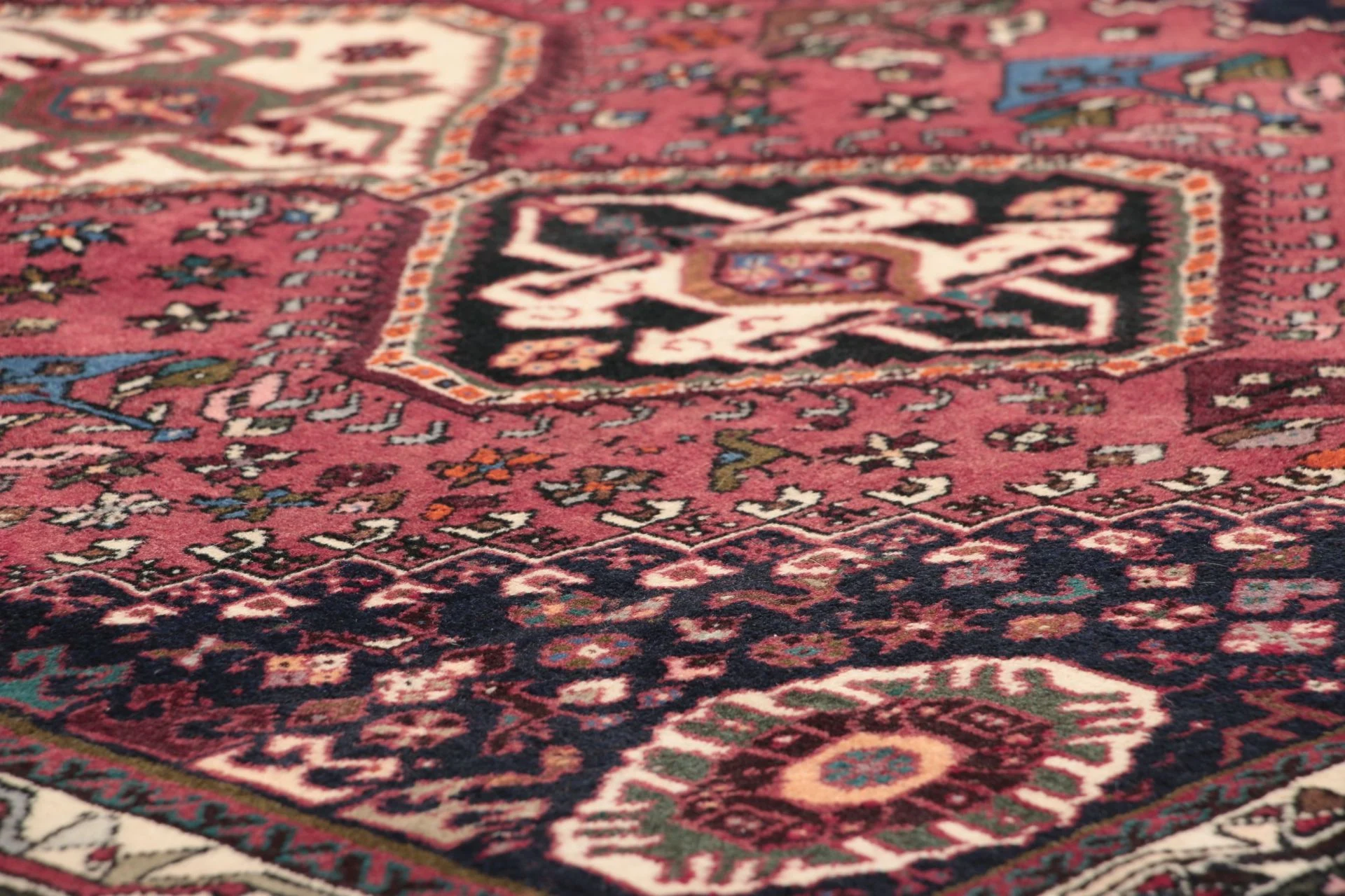 Qashqai Persian Rug — hand-knotted, 123 × 172 cm, Wool
