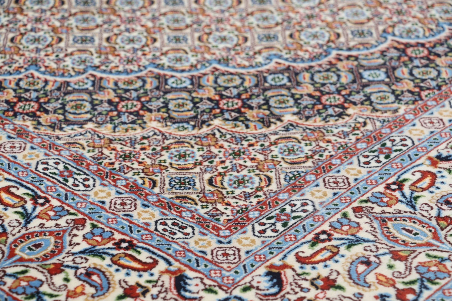 Moud Persian Rug 165 × 235 cm, Wool, hand-knotted