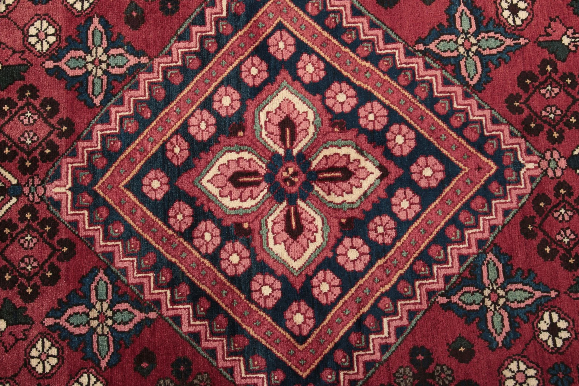 Bakhtiari Persian Rug 137 × 212 cm, Wool, hand-knotted