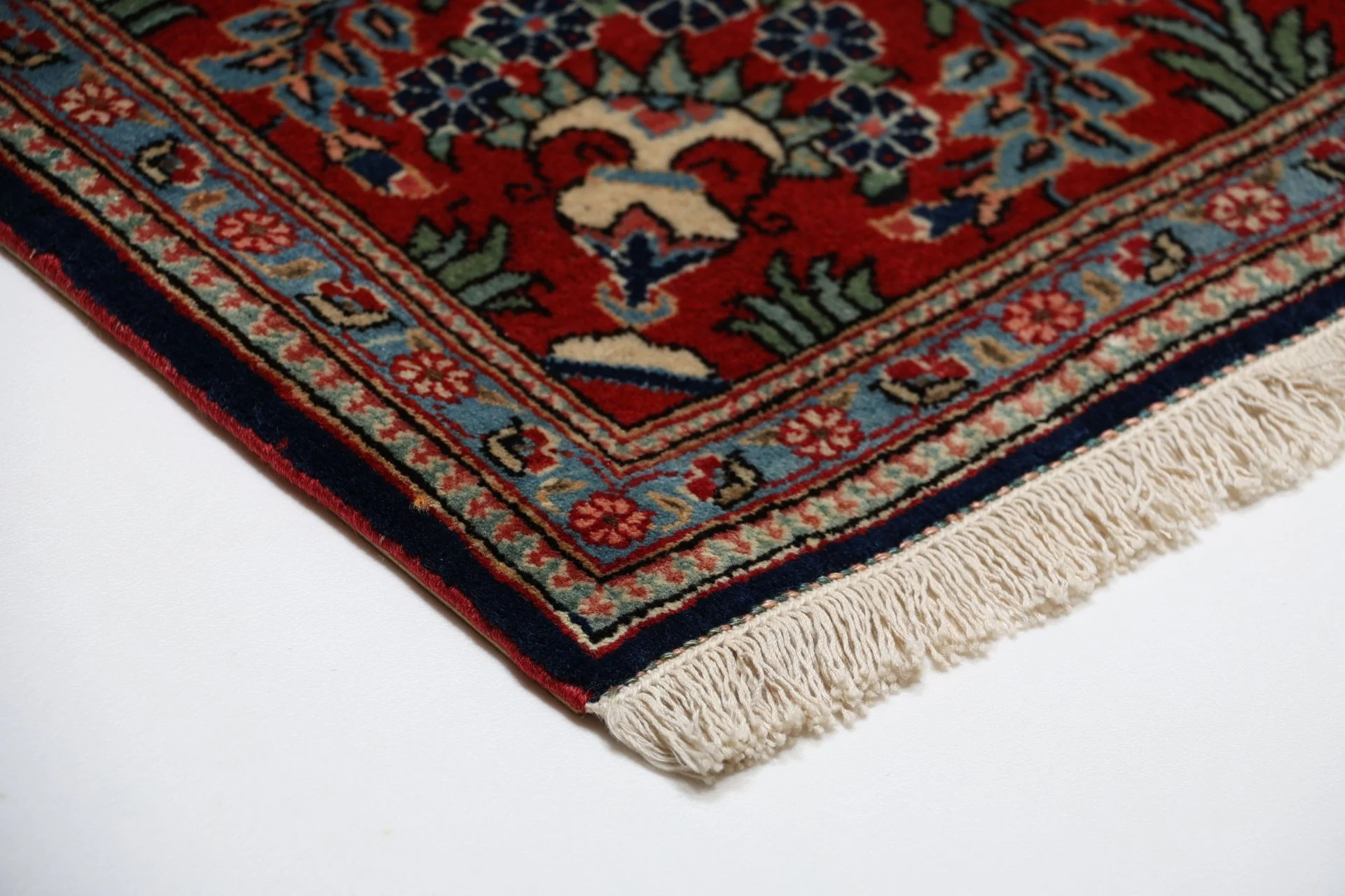 Hand-Knotted Wool Kashan Persian Rug, 132 × 210 cm