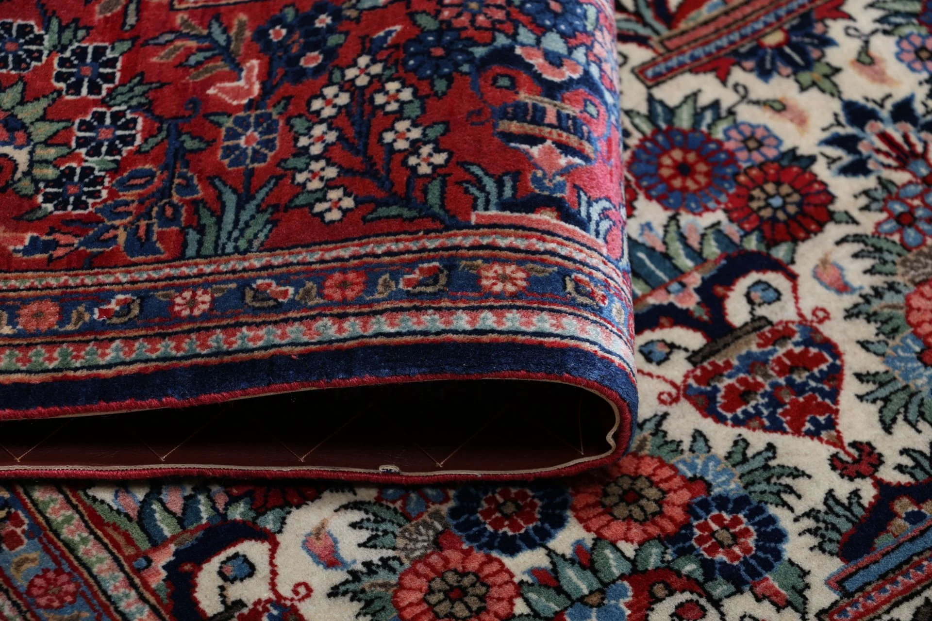 Hand-Knotted Wool Kashan Persian Rug, 132 × 210 cm