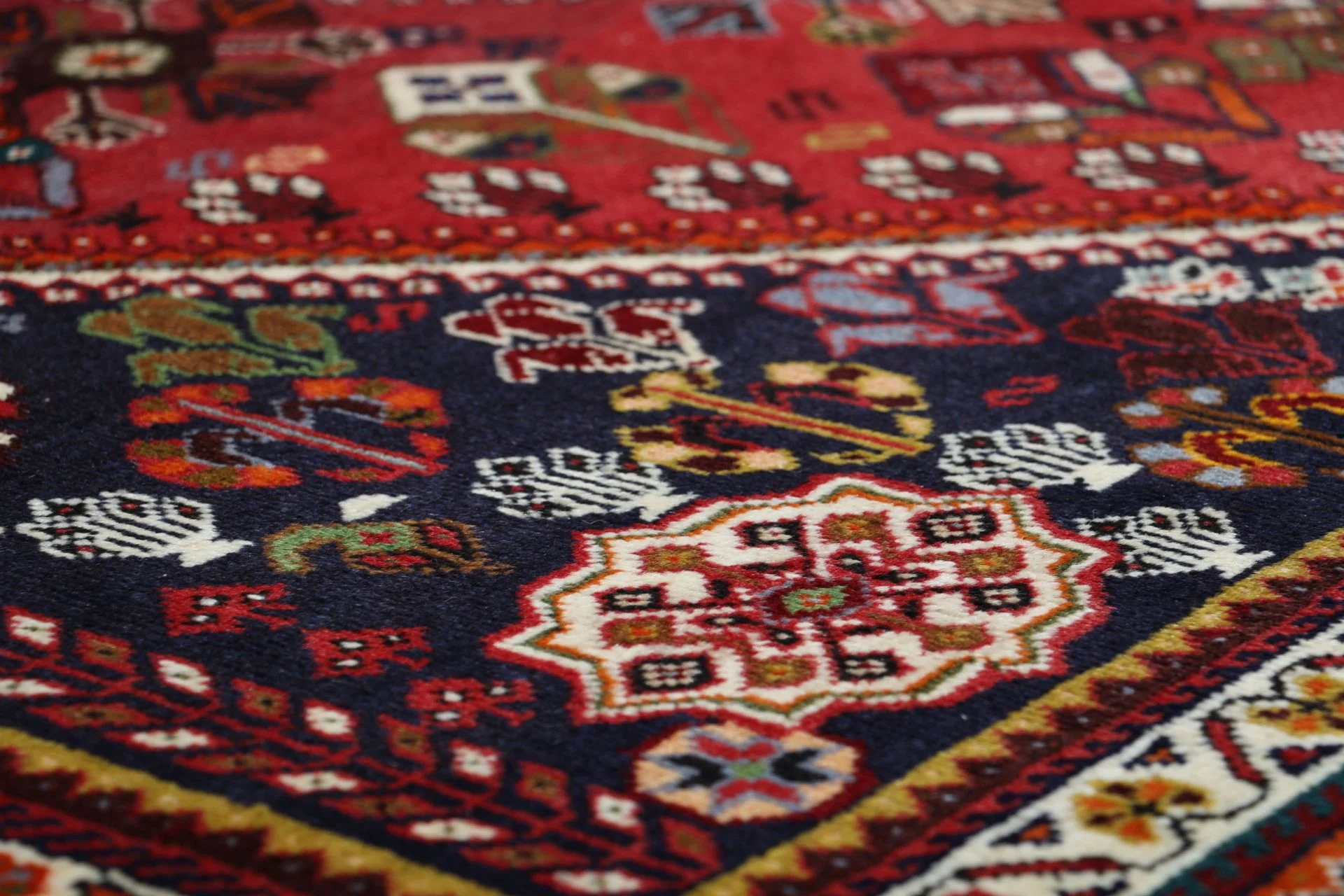 Shiraz Persian Rug 157 × 245 cm, Wool, hand-knotted