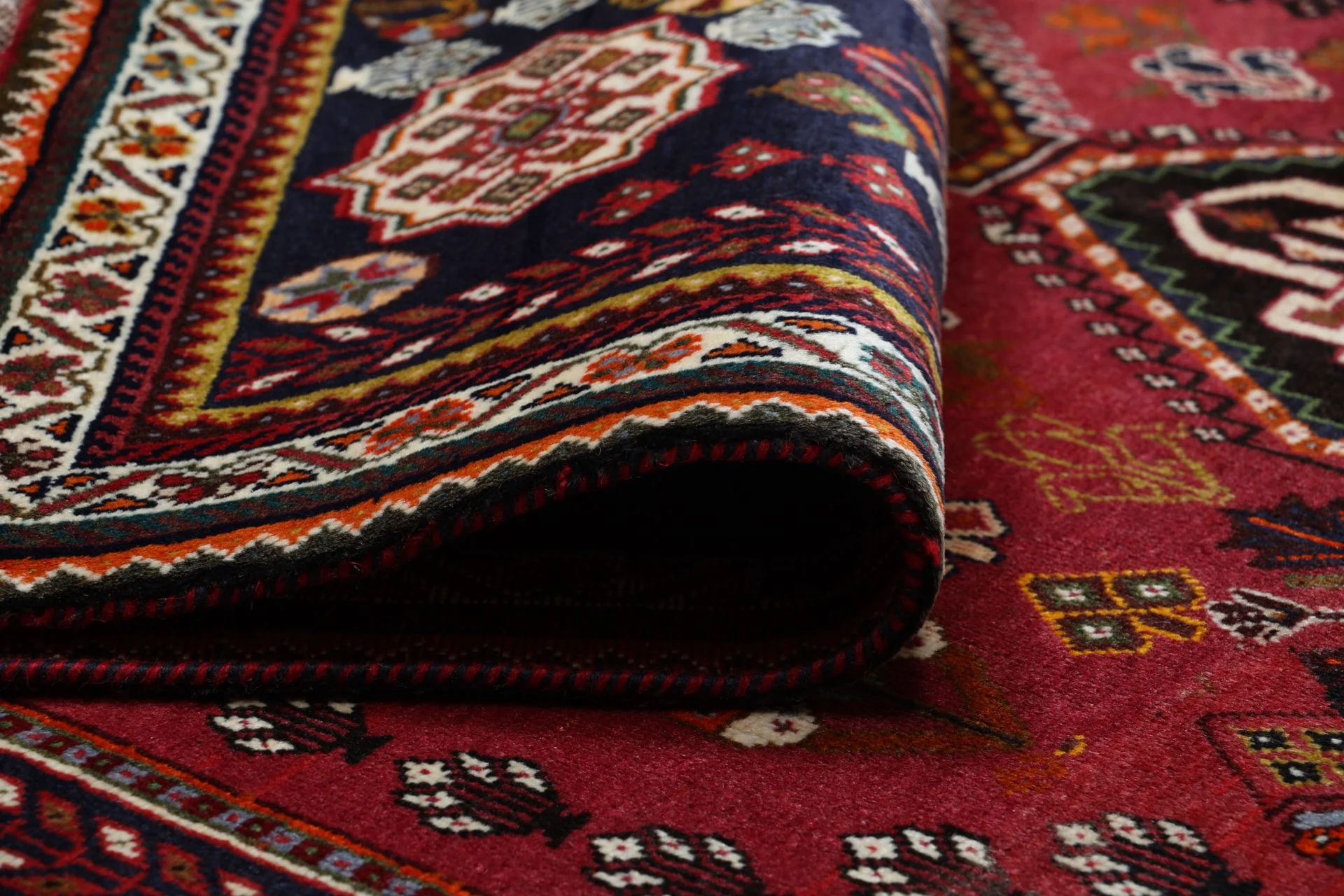 Shiraz Persian Rug 157 × 245 cm, Wool, hand-knotted