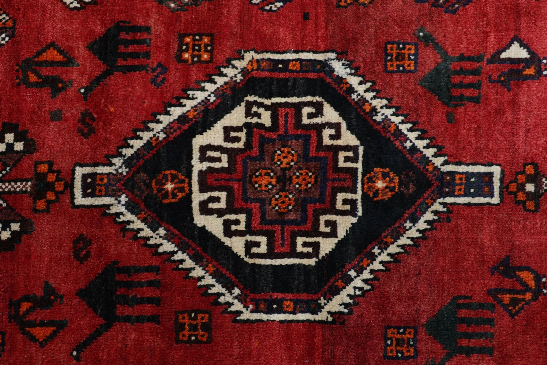 Hand-Knotted Wool Shiraz Persian Rug, 155 × 255 cm