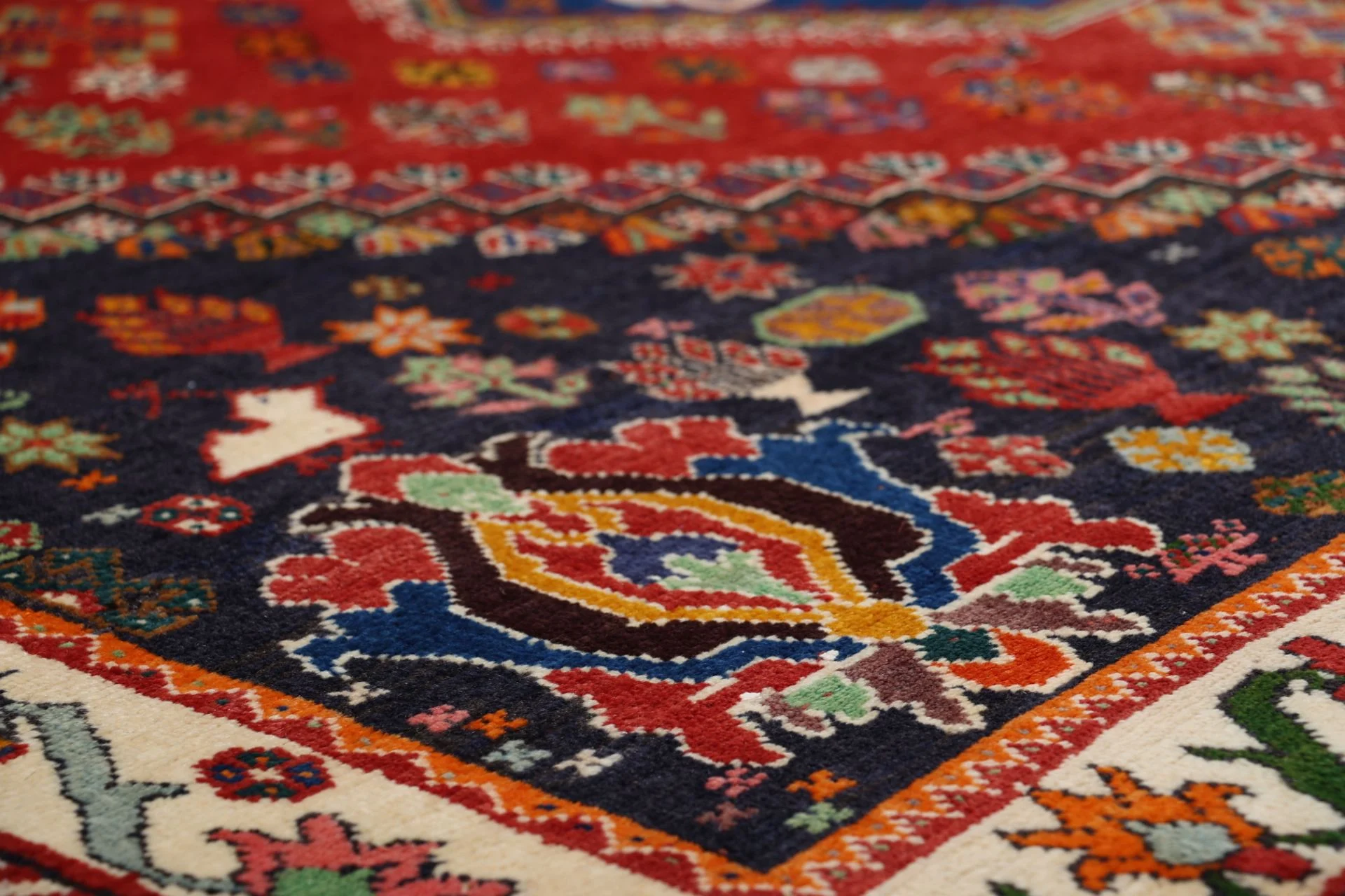 Shiraz Persian Rug — hand-knotted, 157 × 238 cm, Wool