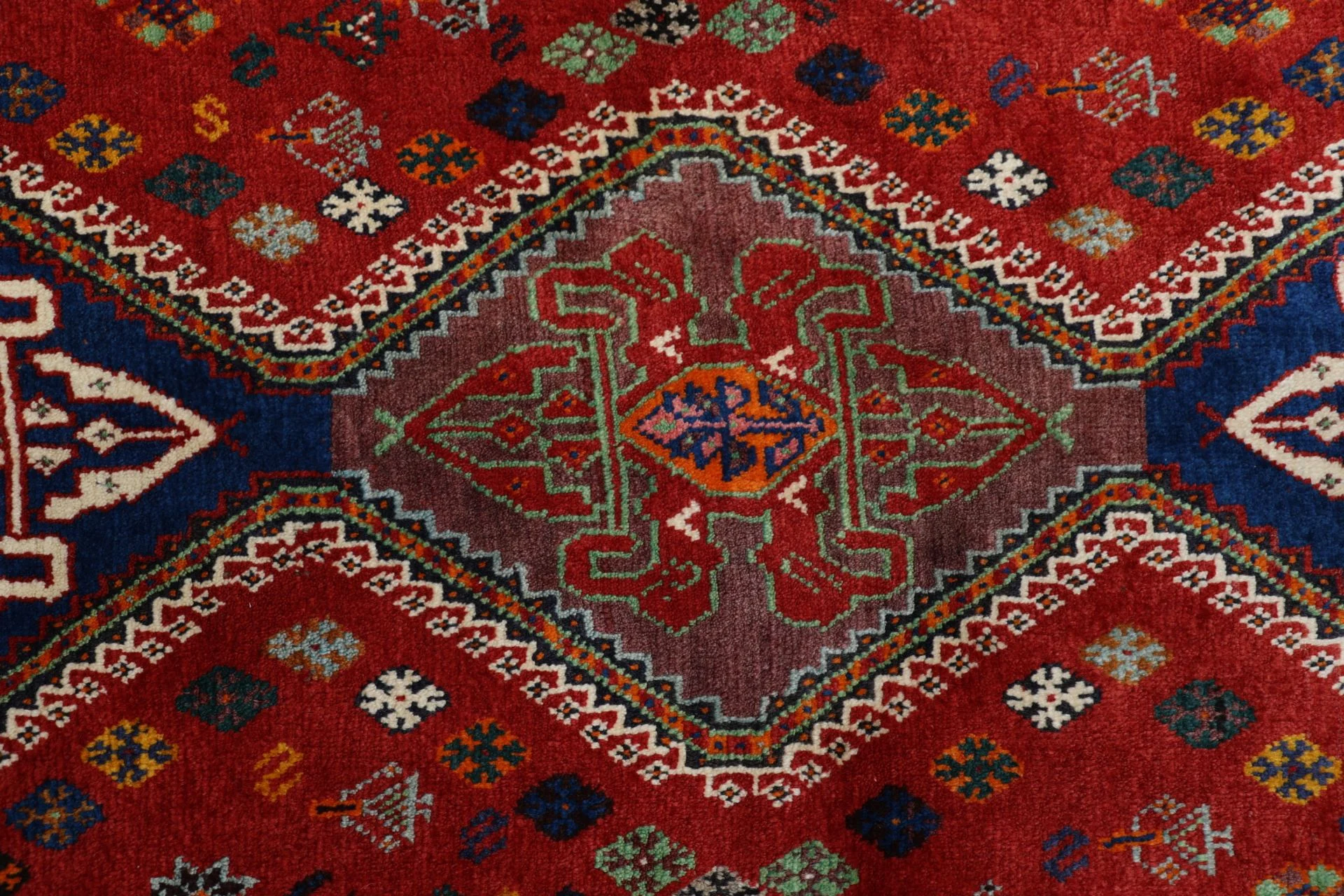 Shiraz Persian Rug — hand-knotted, 157 × 238 cm, Wool