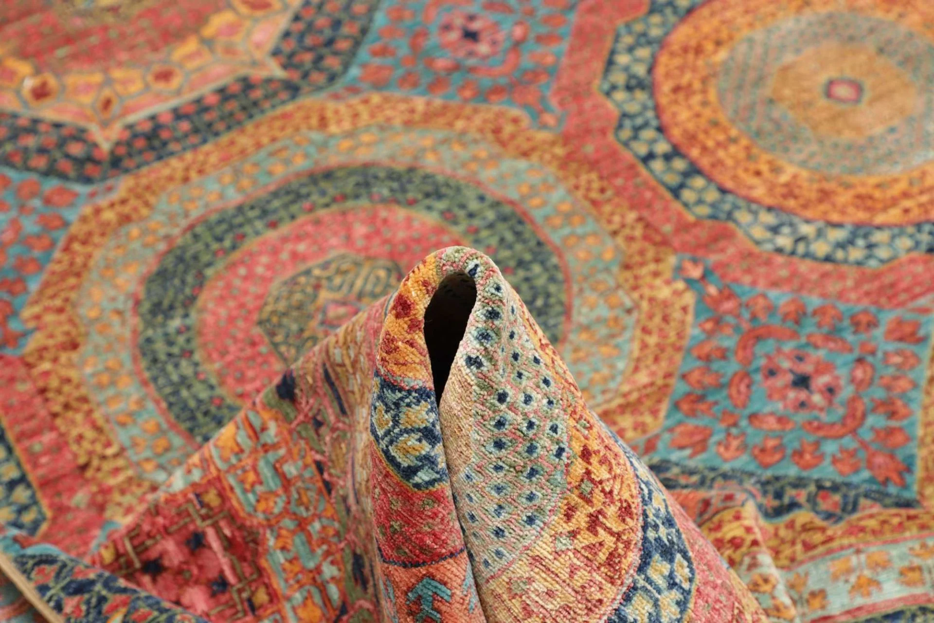 Hand-Knotted Wool Mamluk Pakistani Rug, 171 × 247 cm